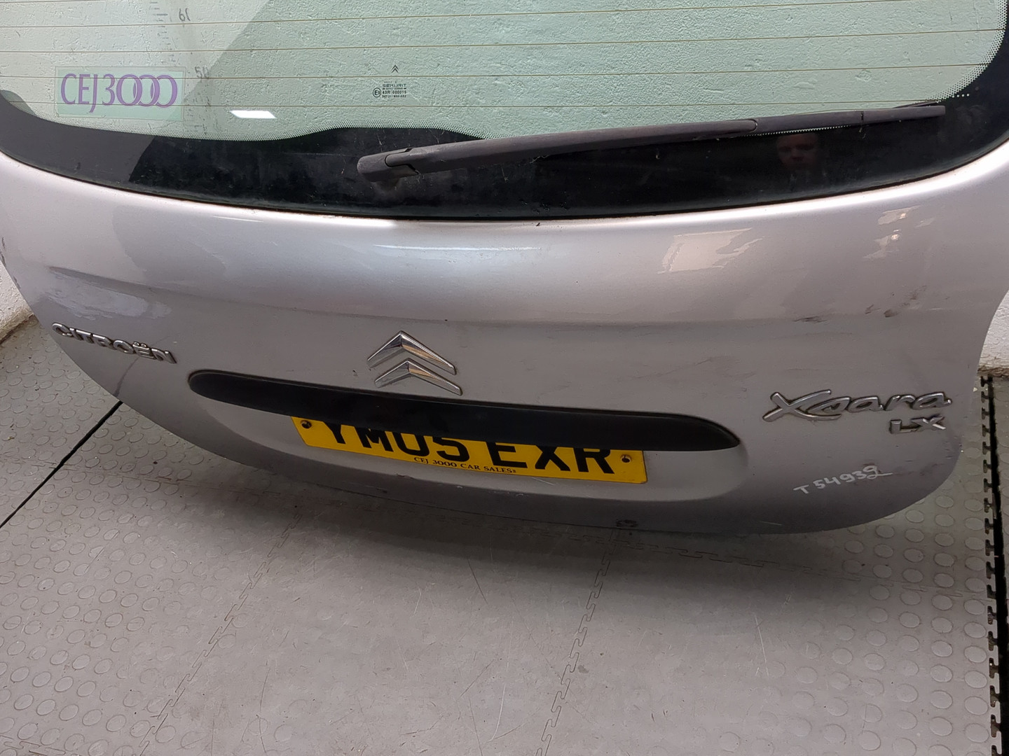 Дверь багажника