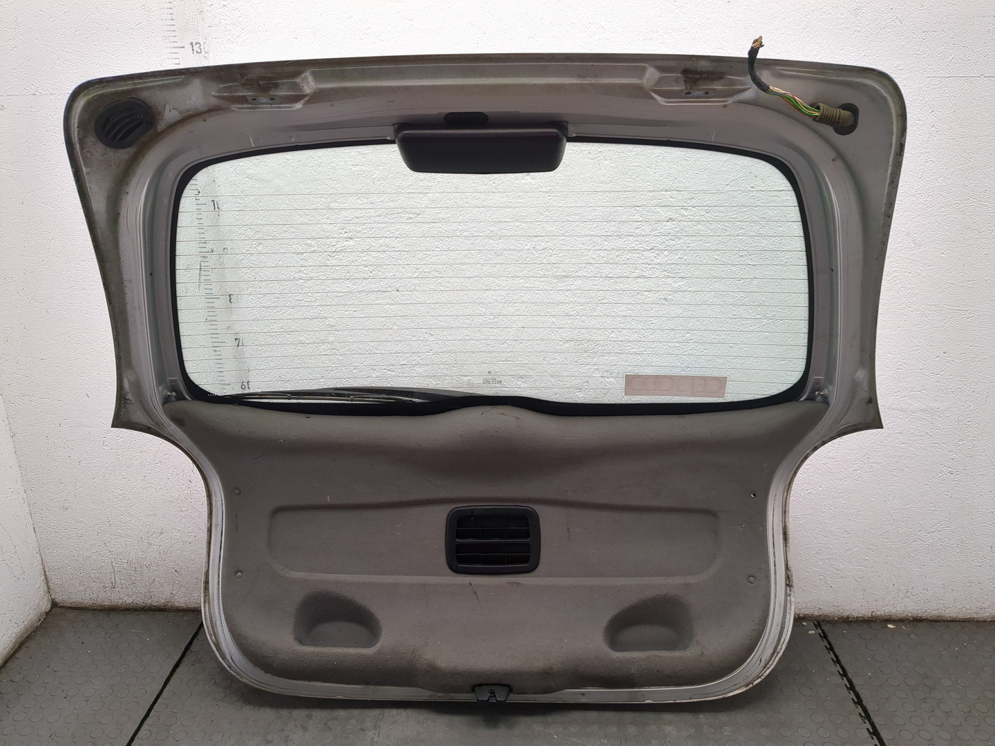 Дверь багажника