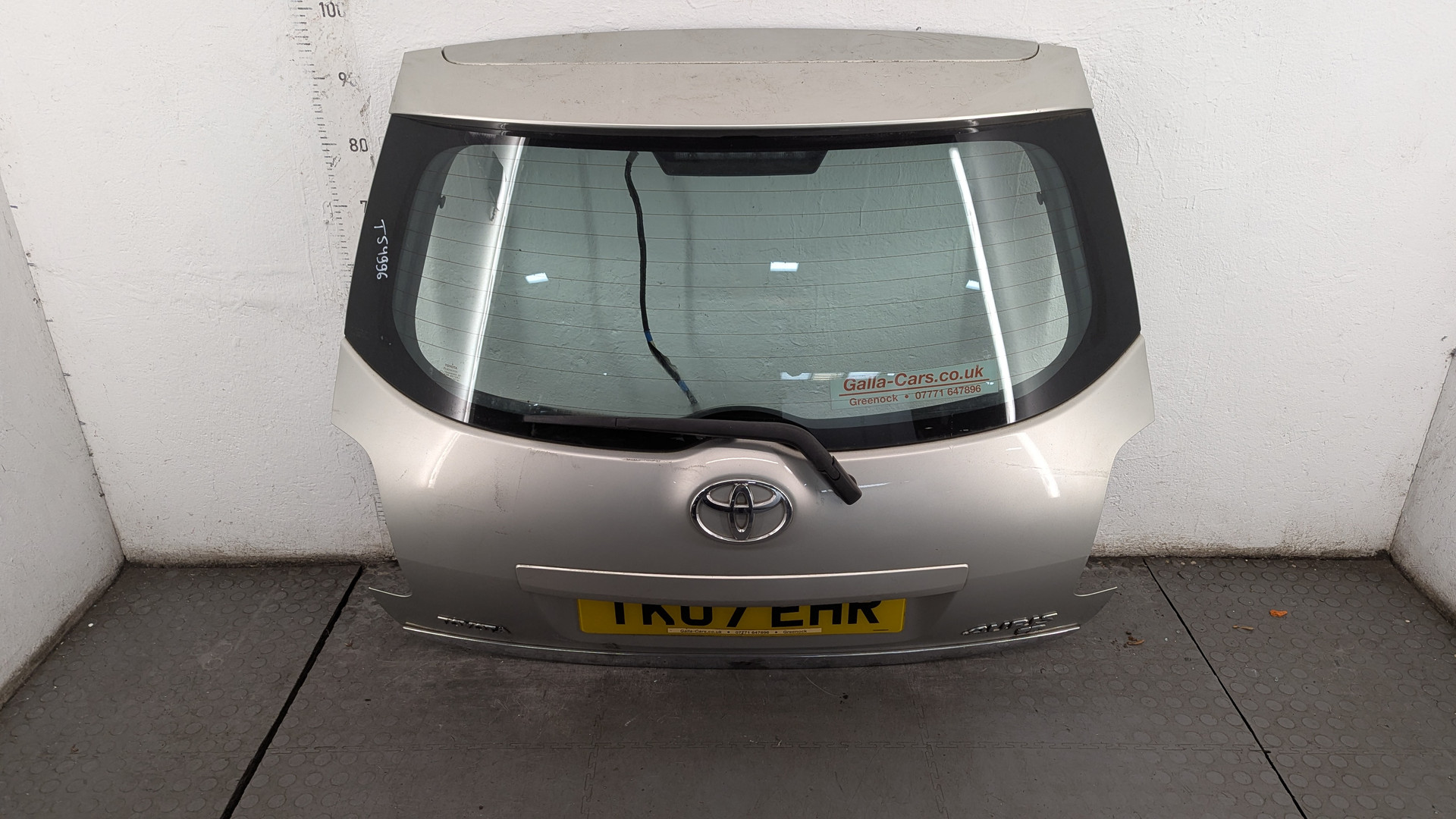 Дверь багажника