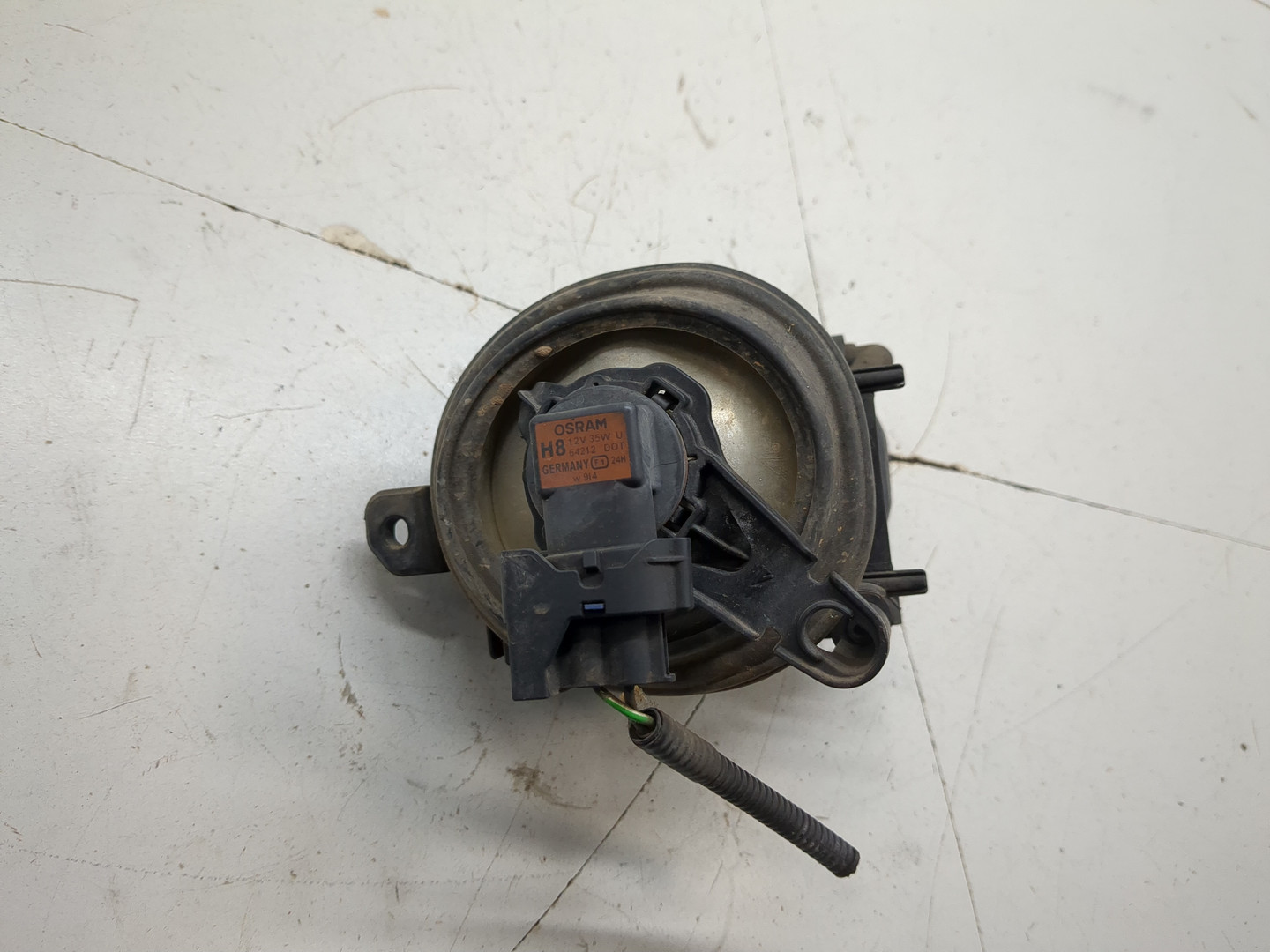 Фара противотуманная левая