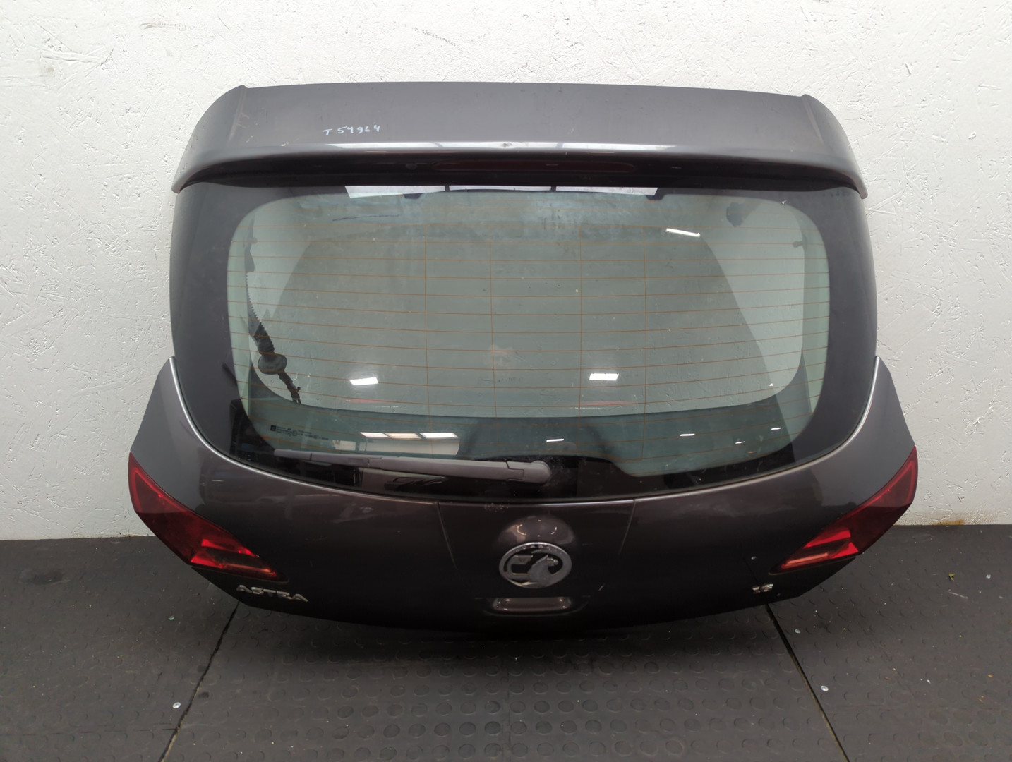 Дверь багажника