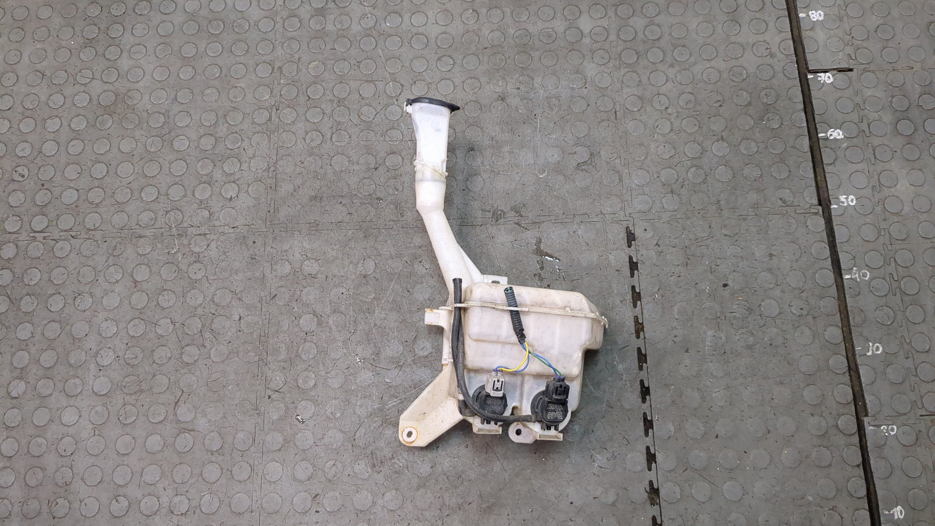 Бачок омывателя лобового стекла