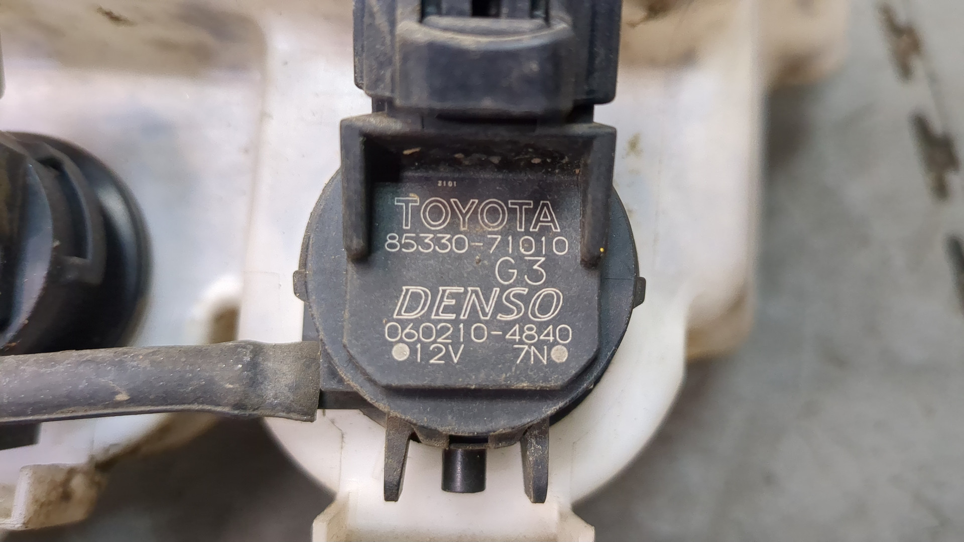 Бачок омывателя лобового стекла