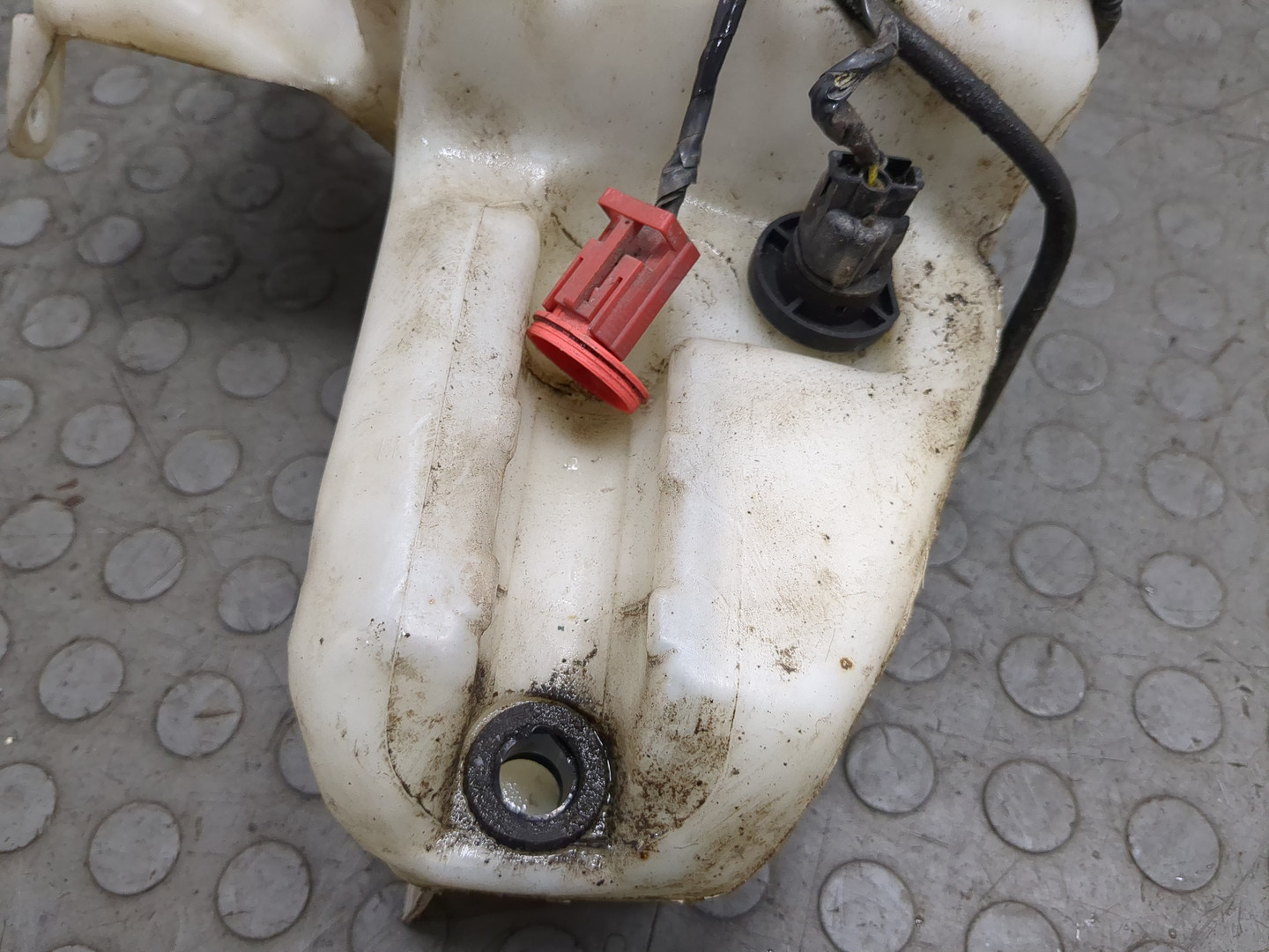 Бачок омывателя лобового стекла