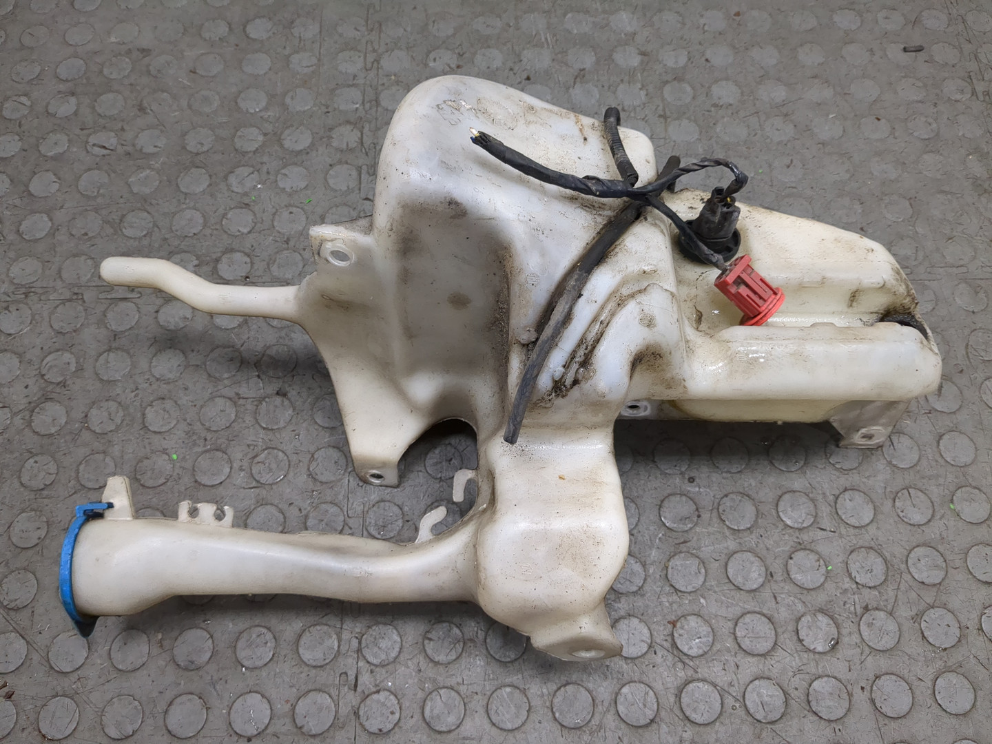 Бачок омывателя лобового стекла