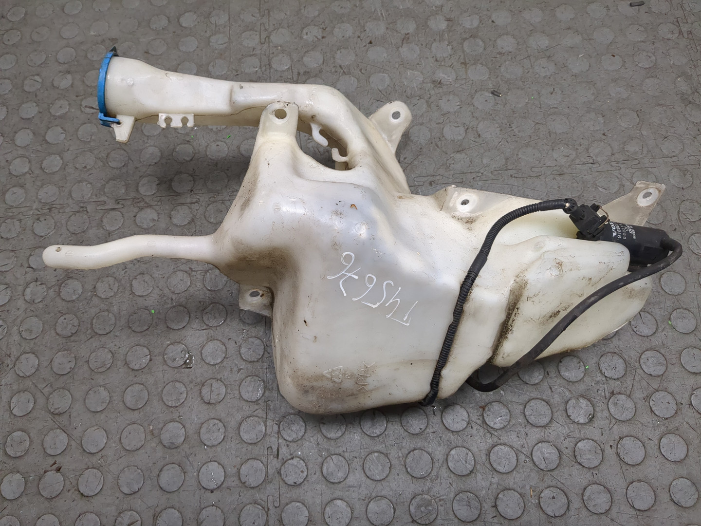 Бачок омывателя лобового стекла