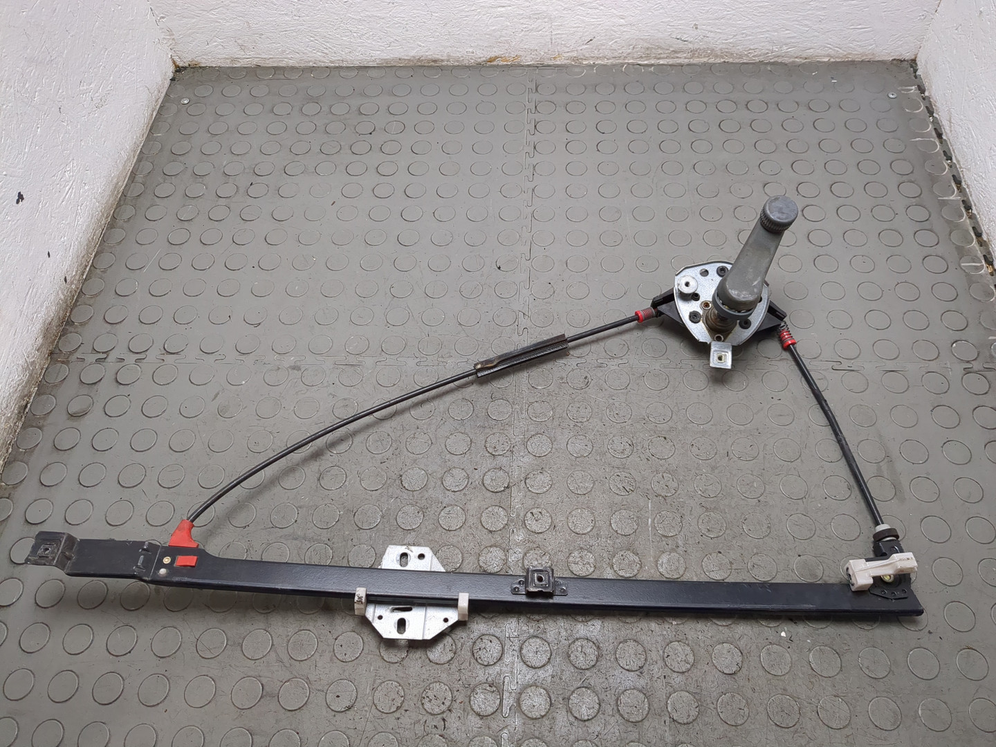 Стеклоподъемник механ. передний правый