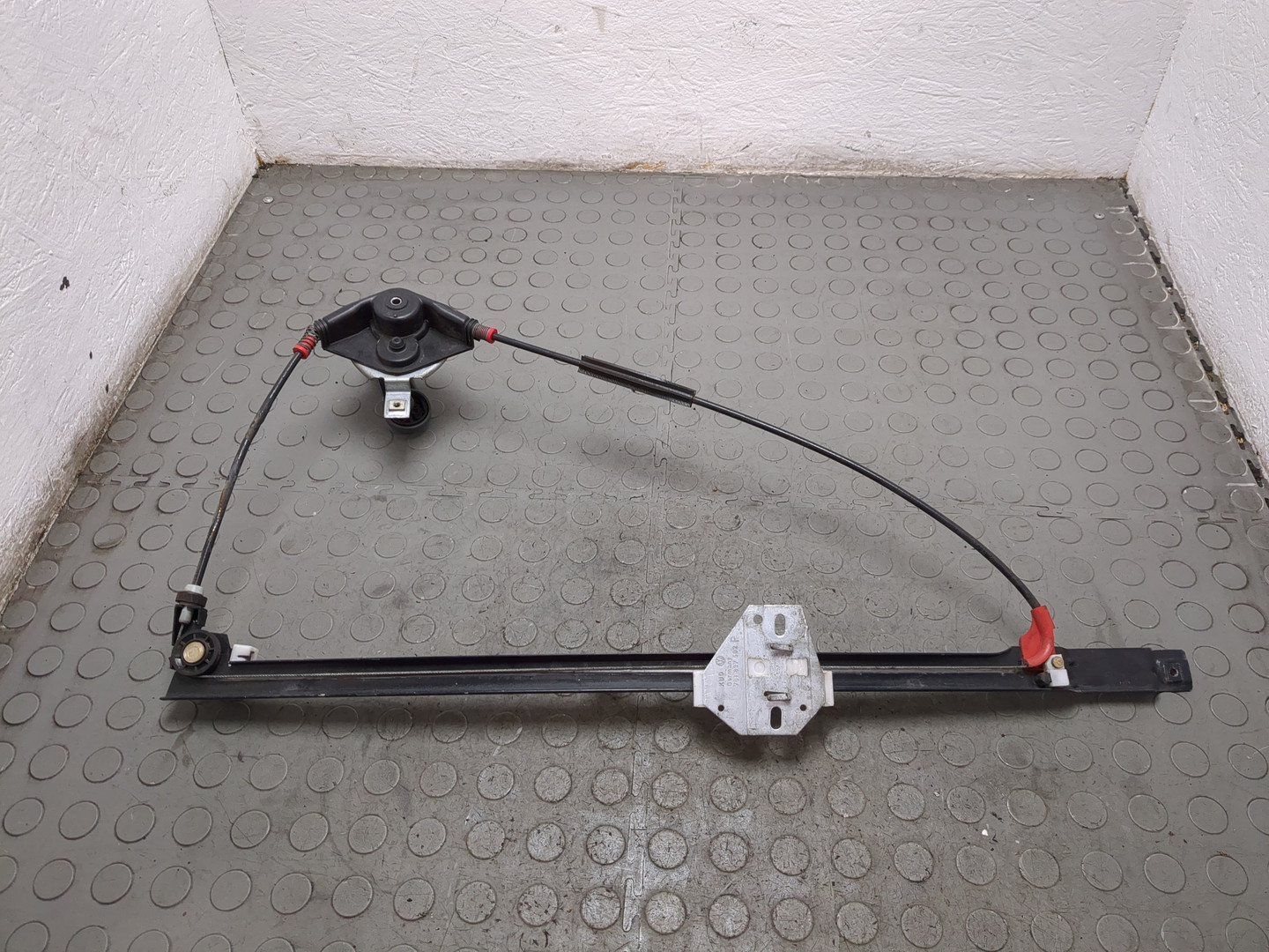 Стеклоподъемник механ. передний правый