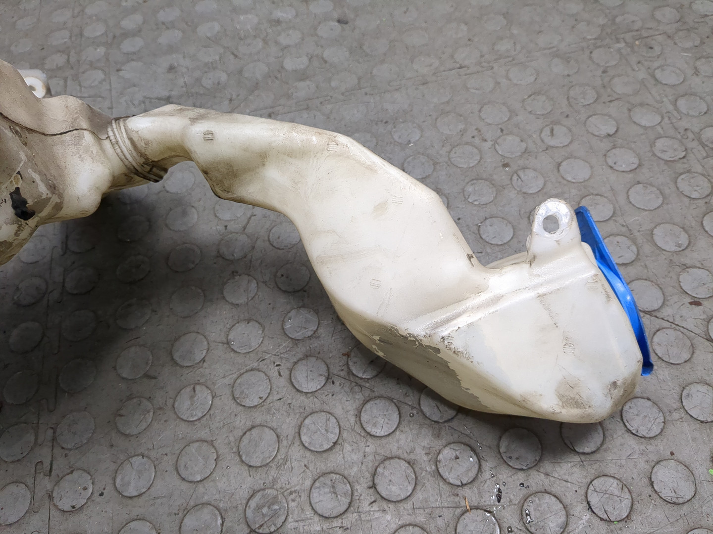 Бачок омывателя лобового стекла