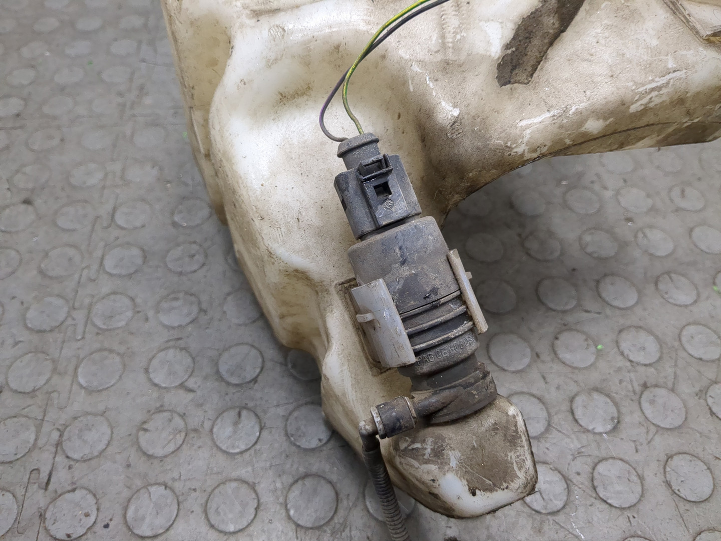 Бачок омывателя лобового стекла