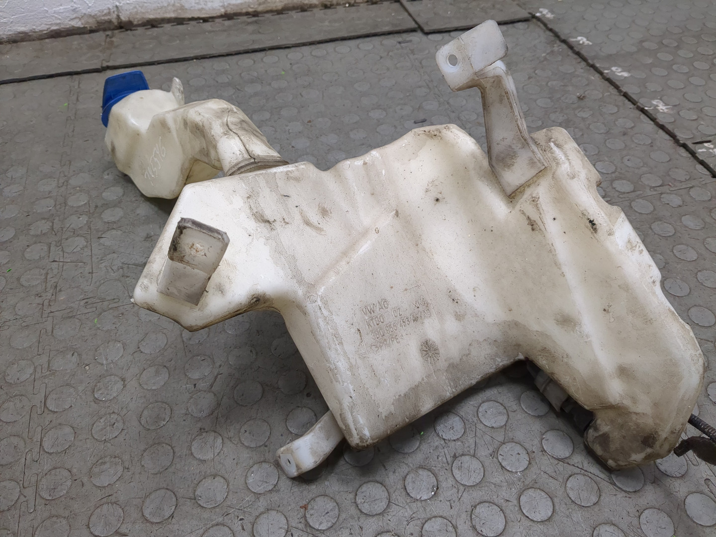 Бачок омывателя лобового стекла