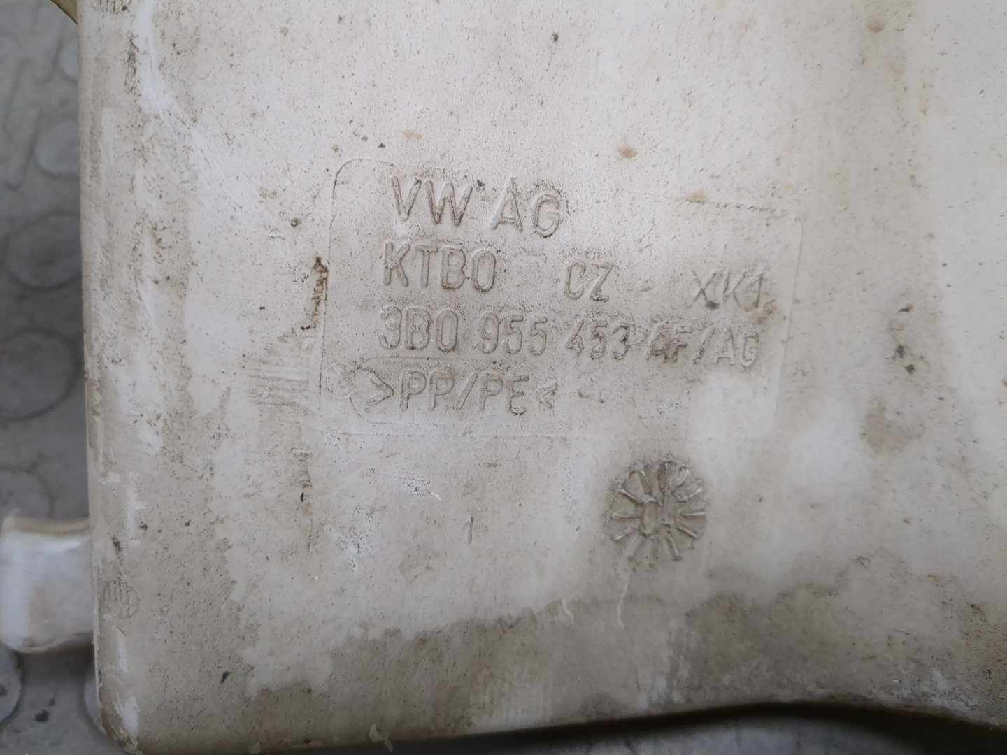 Бачок омывателя лобового стекла