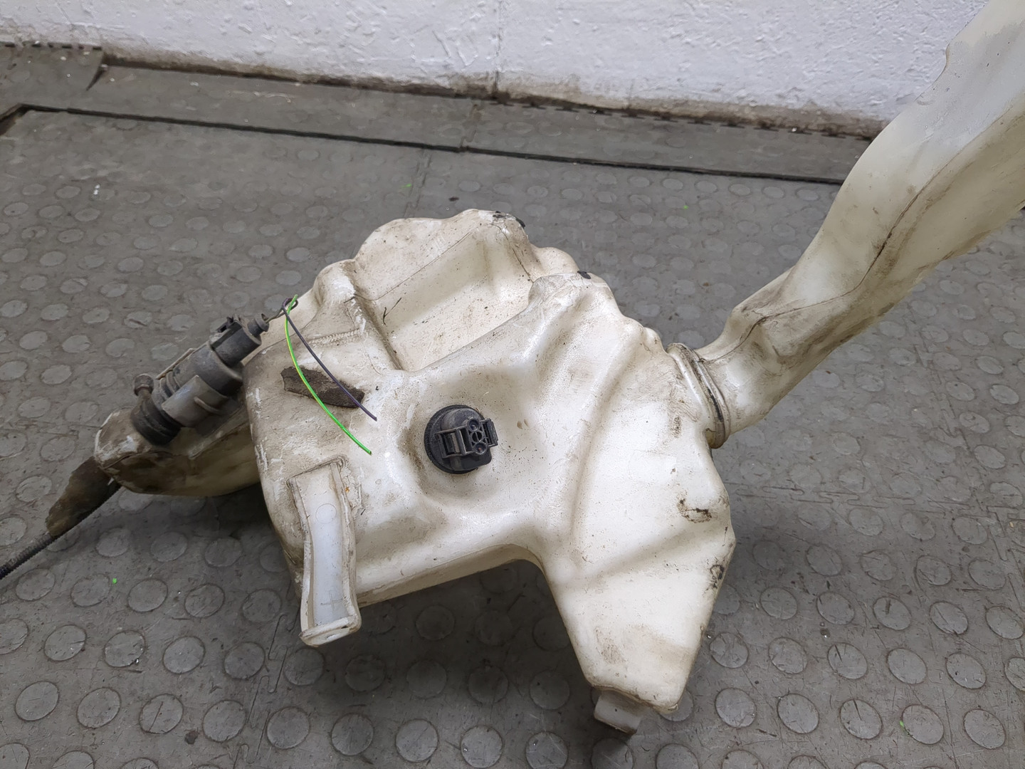 Бачок омывателя лобового стекла