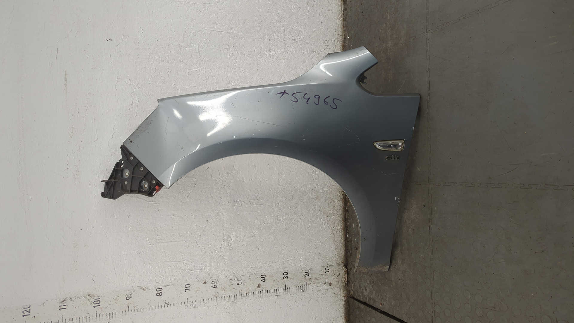 Крыло переднее левое