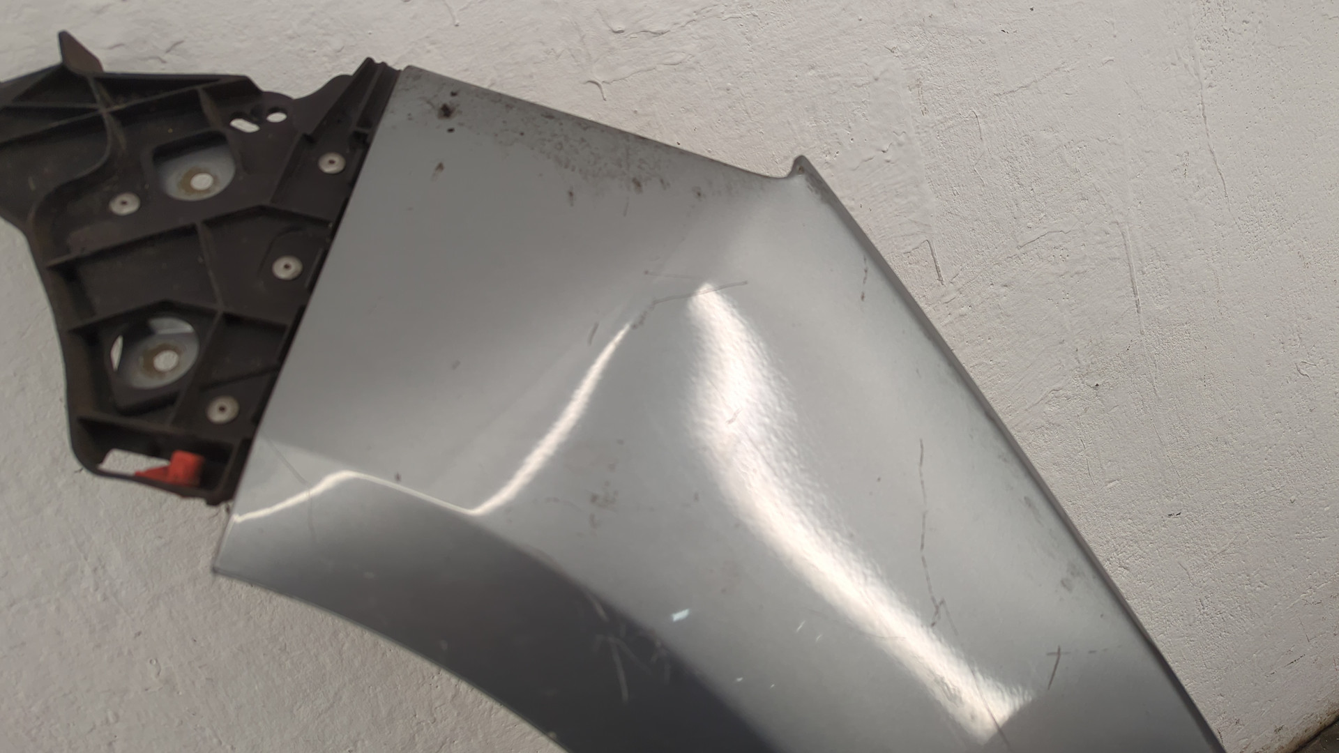 Крыло переднее левое