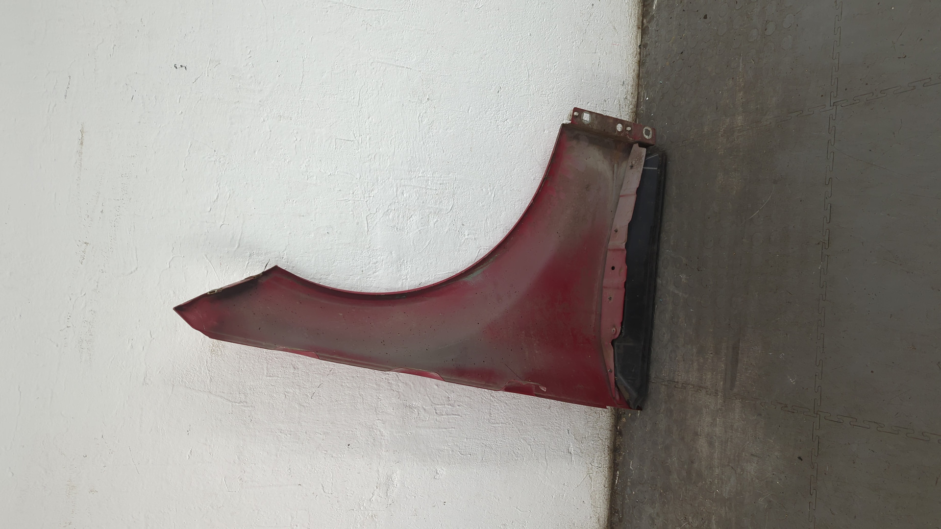 Крыло переднее левое