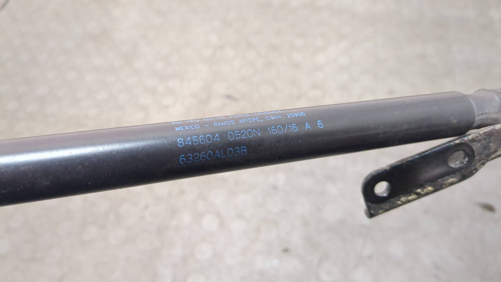 Амортизатор крышки багажника