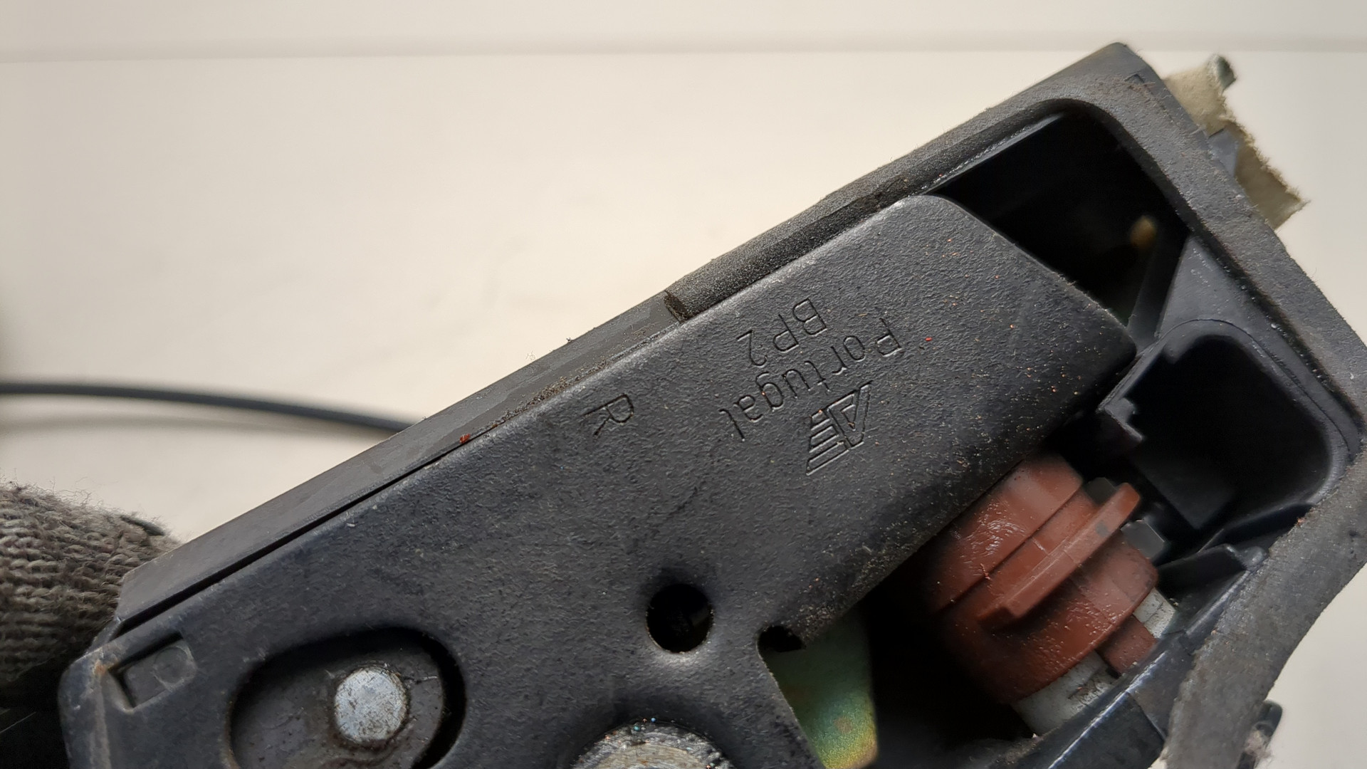 Замок двери передней правой