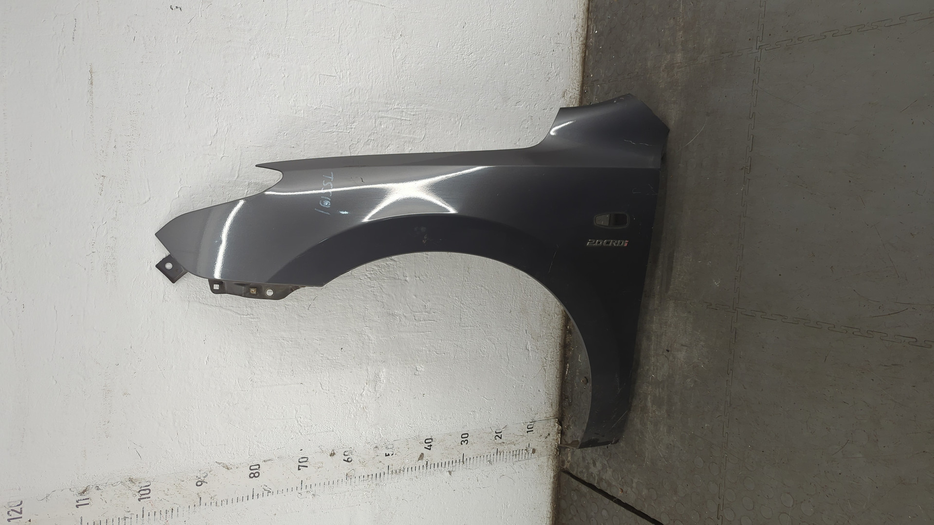 Крыло переднее левое