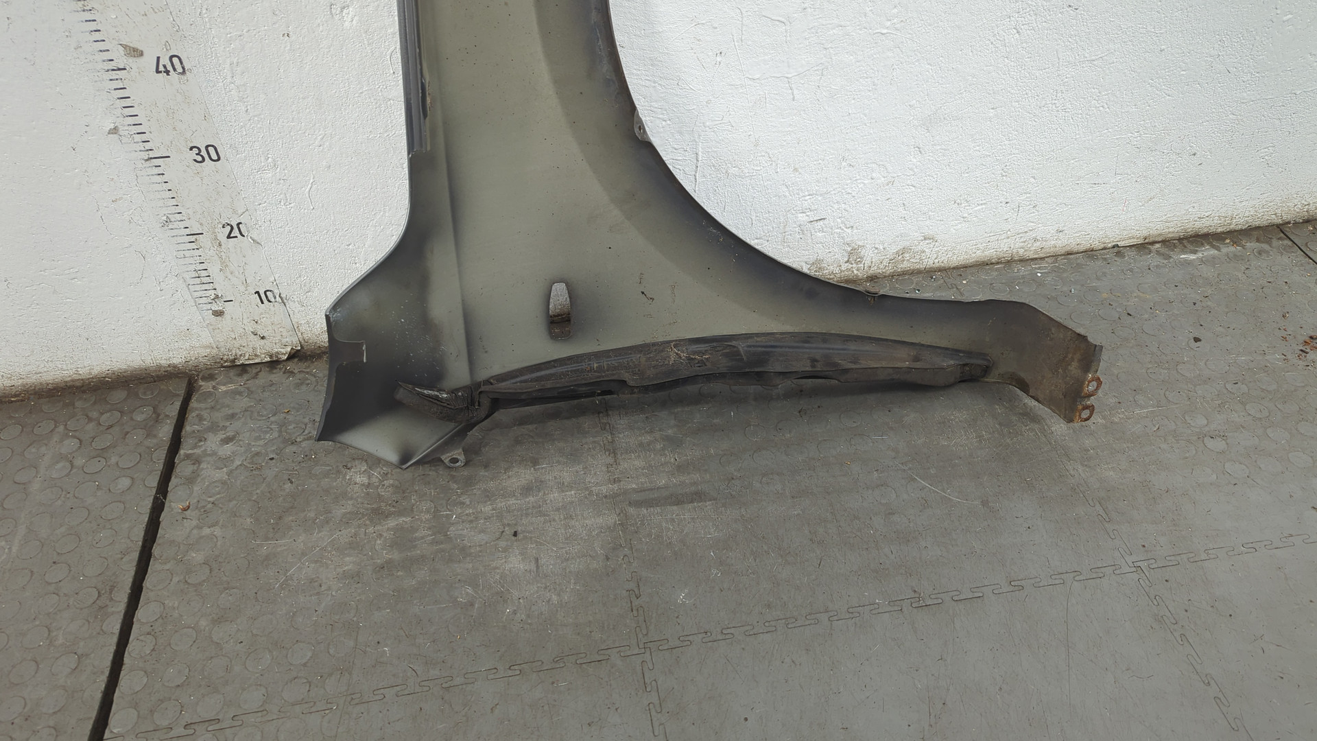 Крыло переднее левое