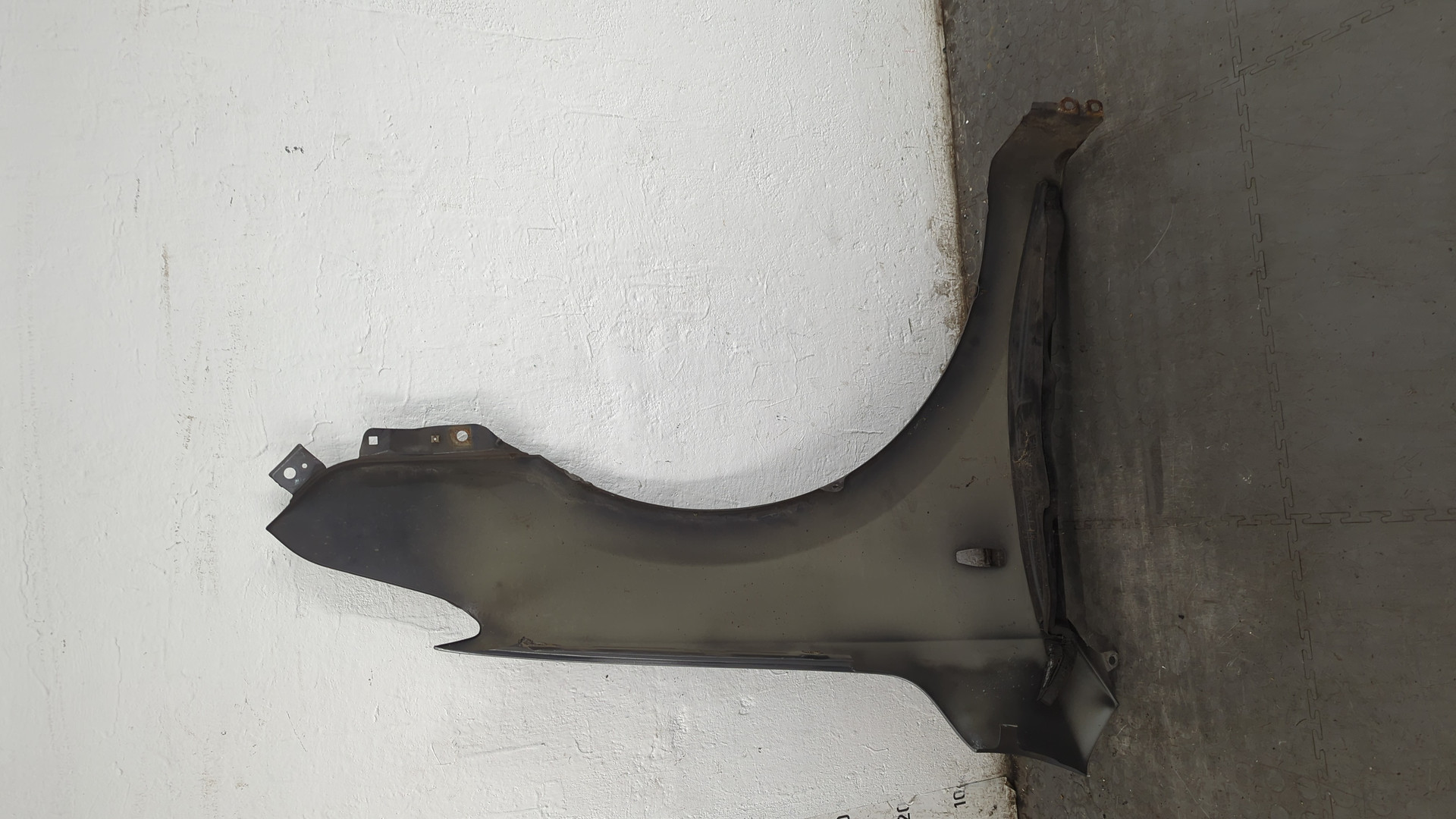 Крыло переднее левое