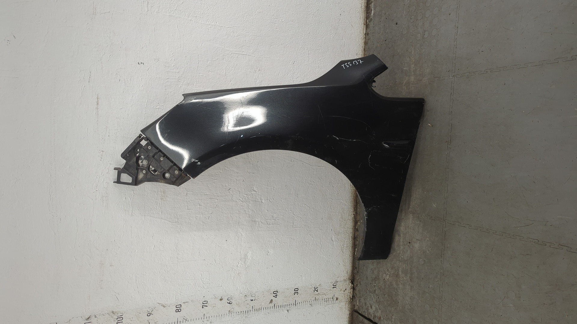 Крыло переднее левое