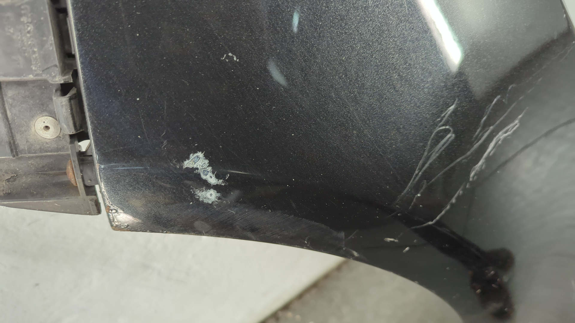 Крыло переднее левое