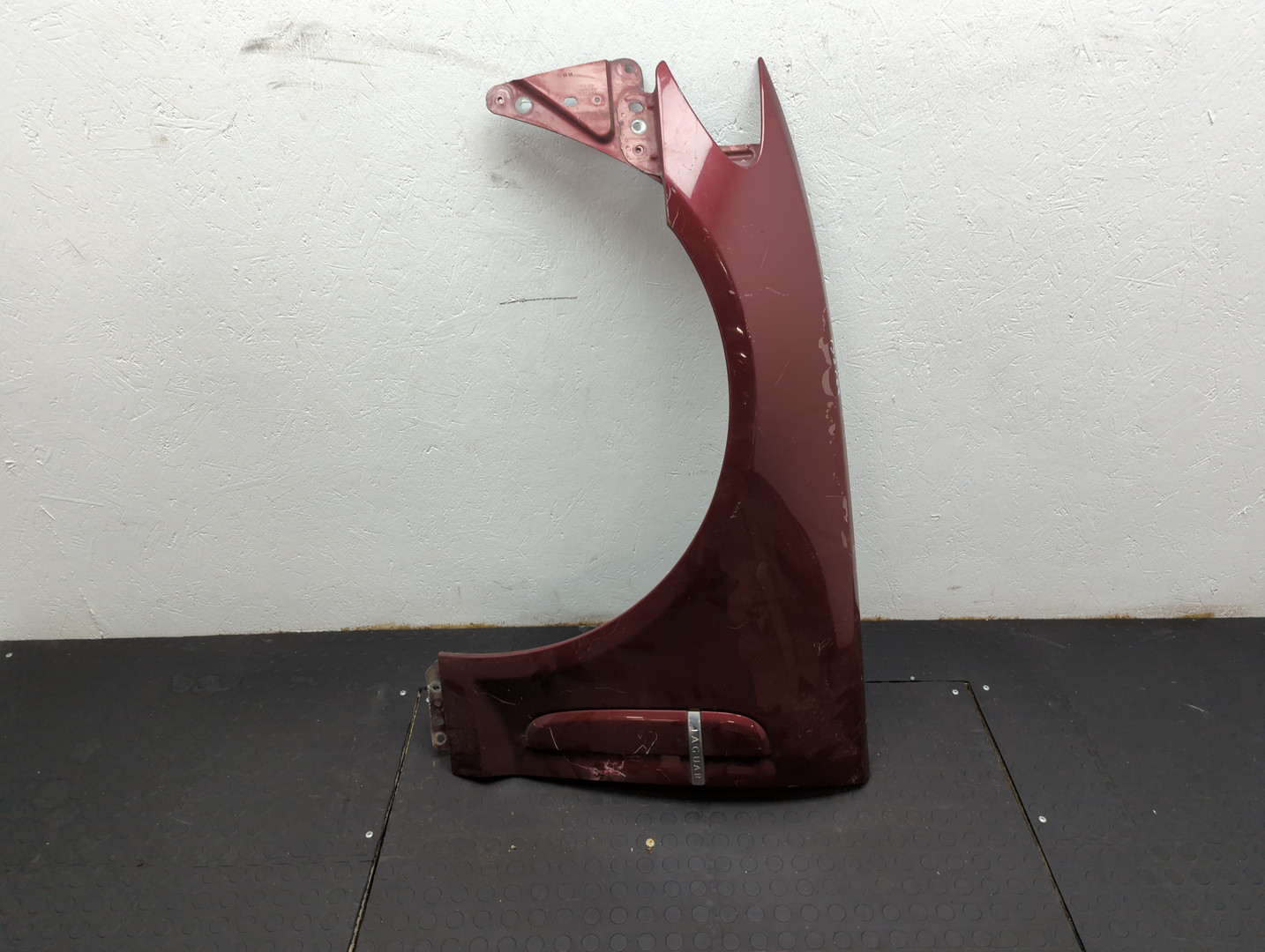 Крыло переднее левое