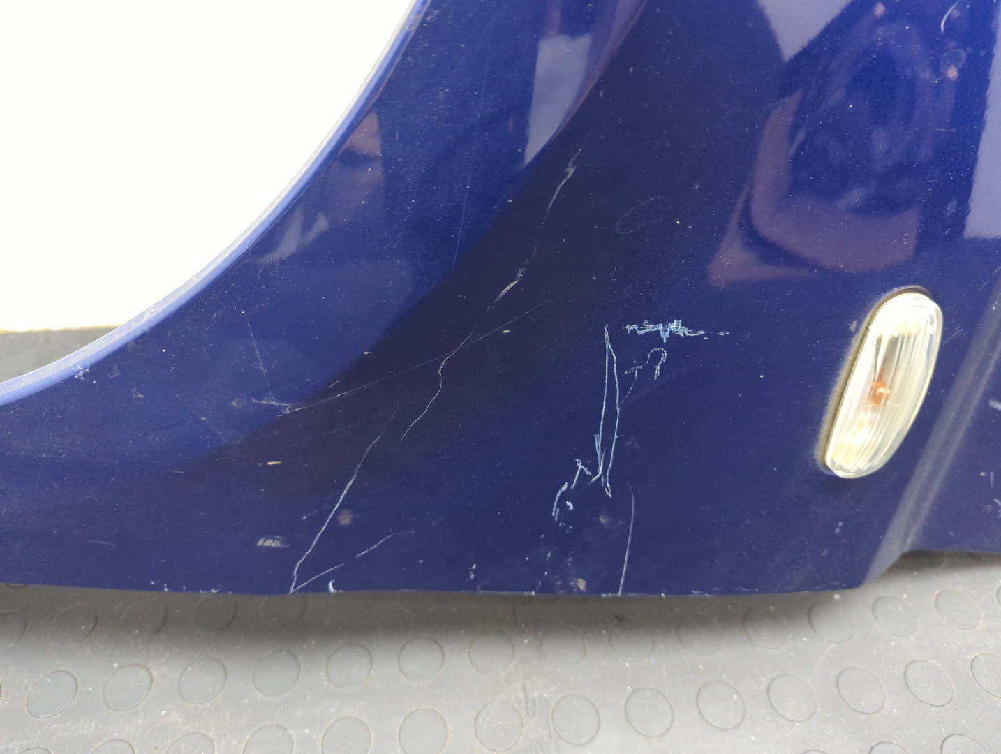 Крыло переднее левое