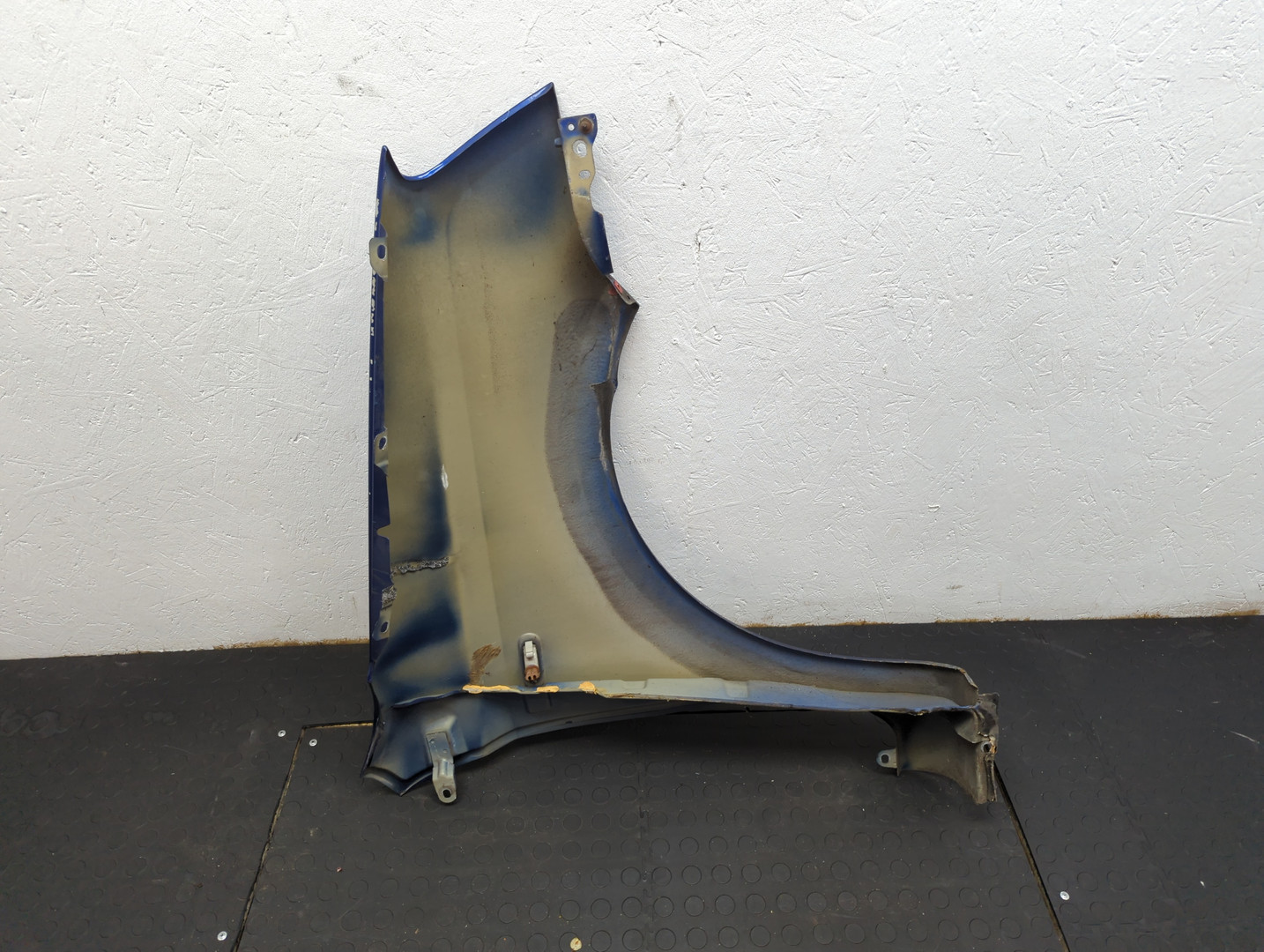 Крыло переднее левое