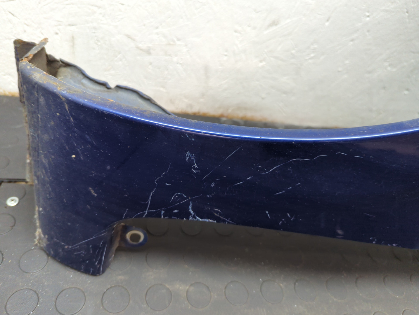 Крыло переднее левое