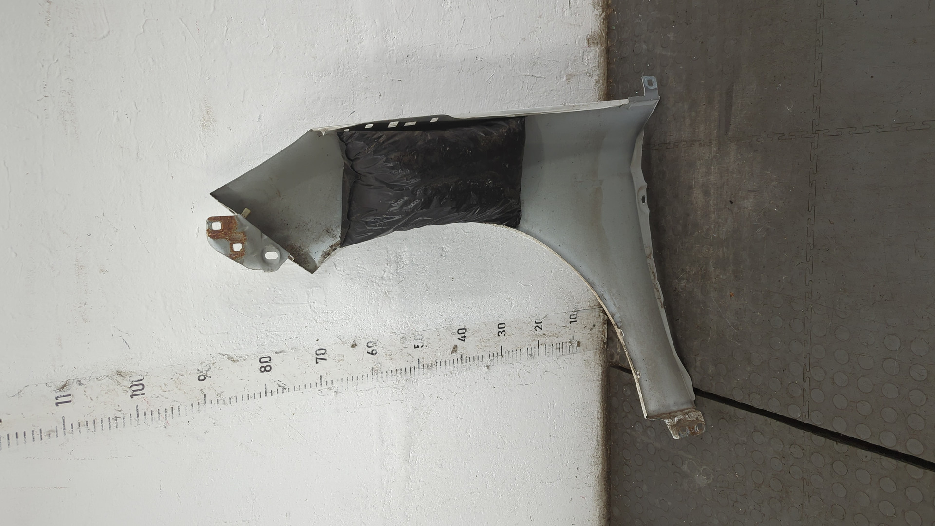 Крыло переднее правое