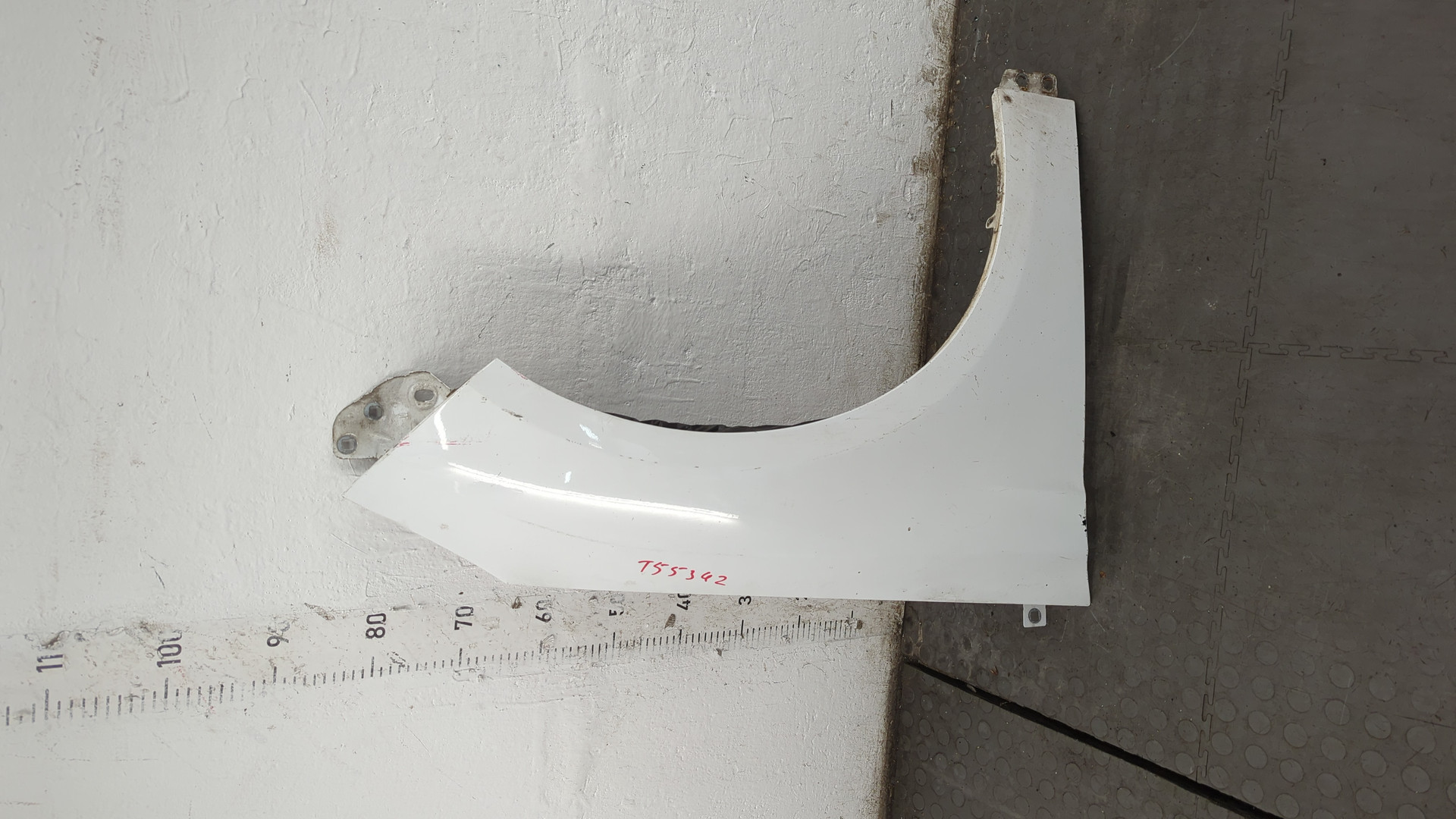 Крыло переднее правое