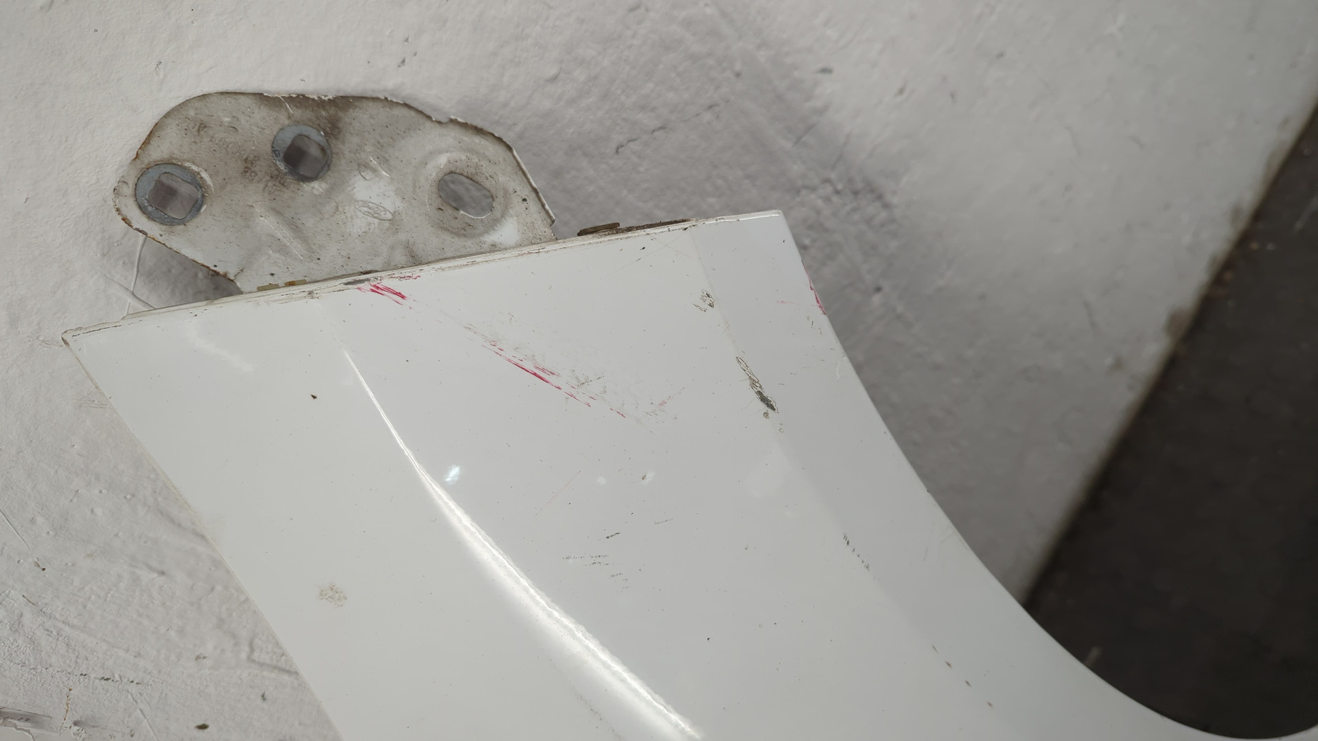 Крыло переднее правое