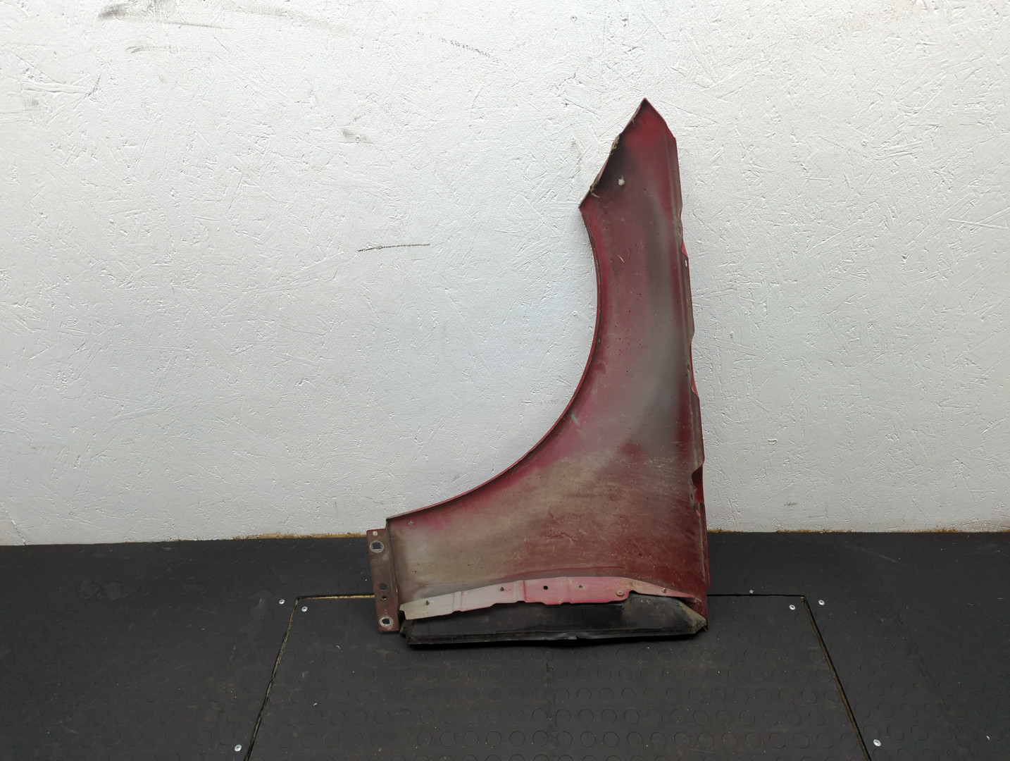 Крыло переднее правое