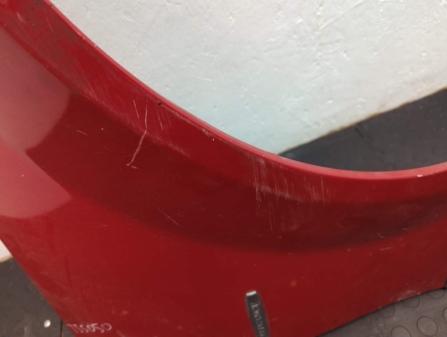 Крыло переднее правое