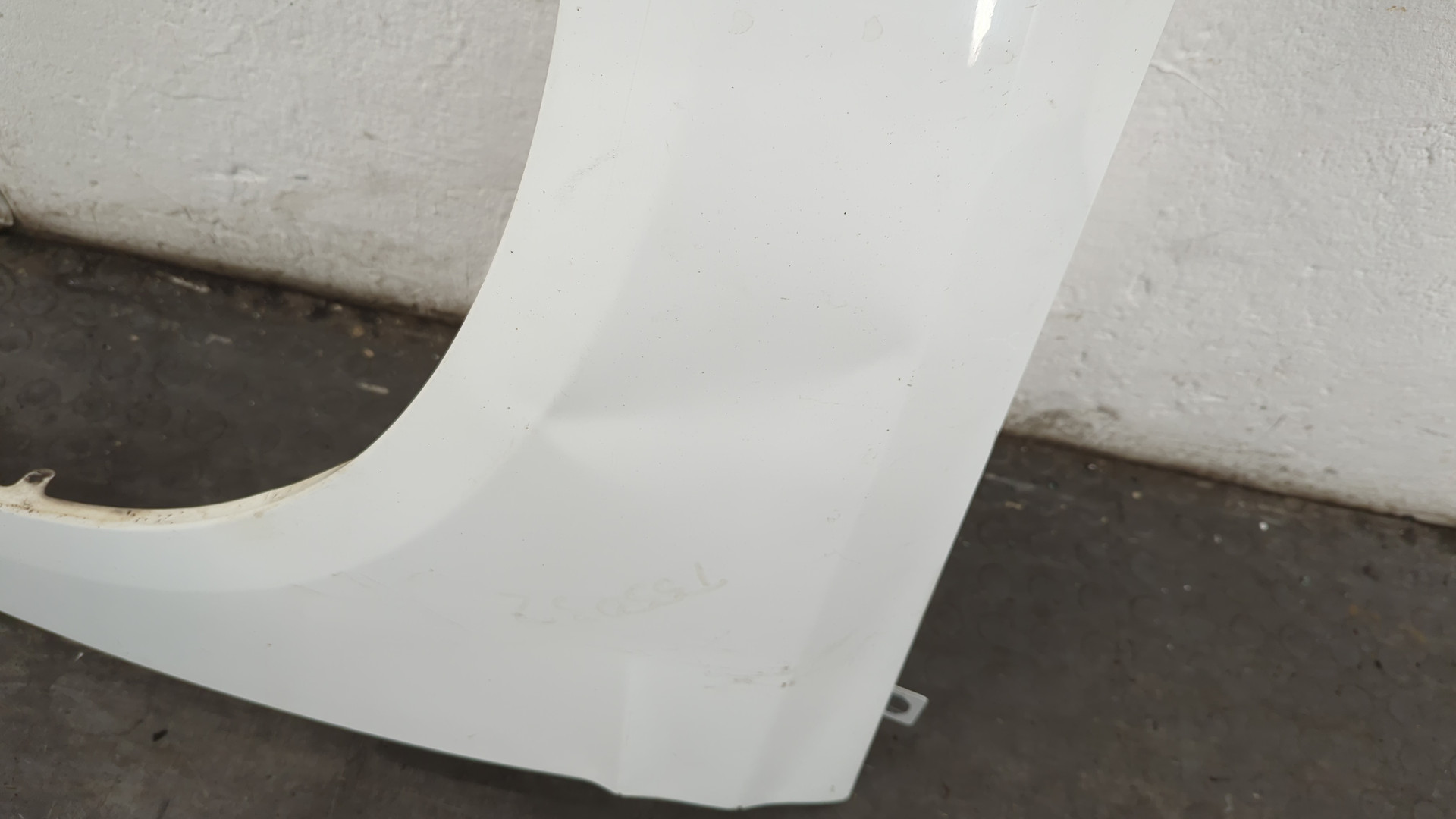 Крыло переднее левое