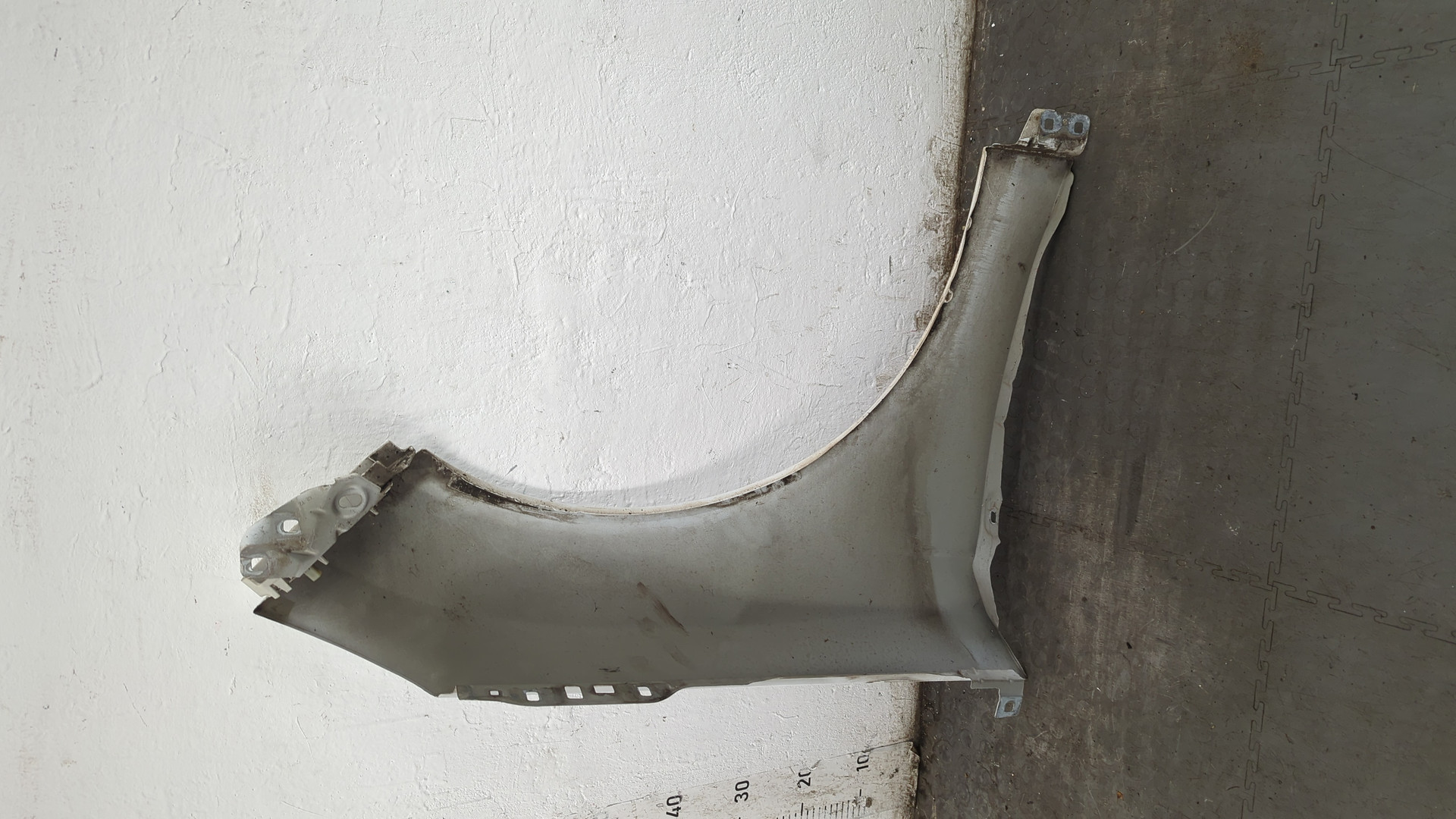 Крыло переднее левое