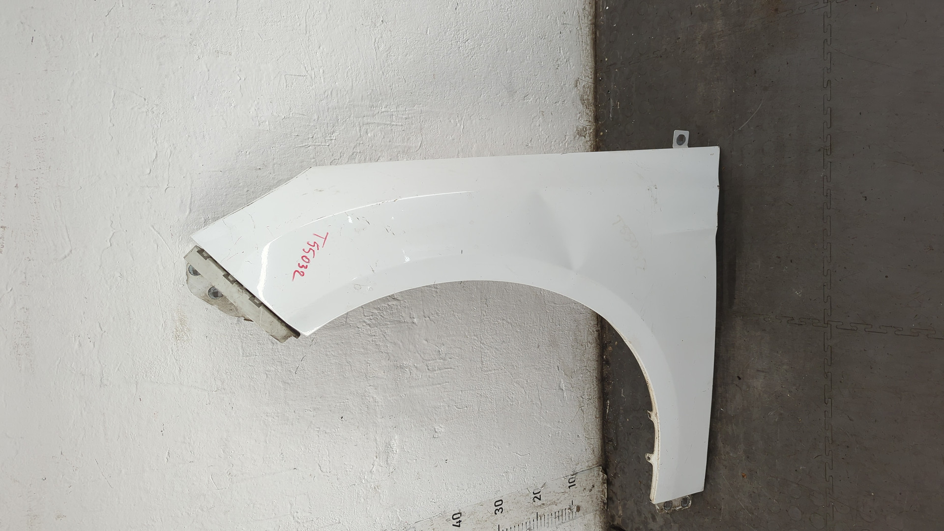 Крыло переднее левое