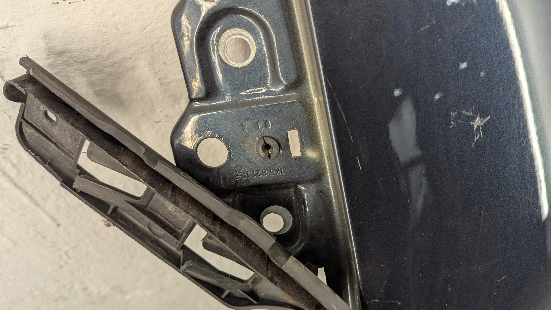 Крыло переднее левое