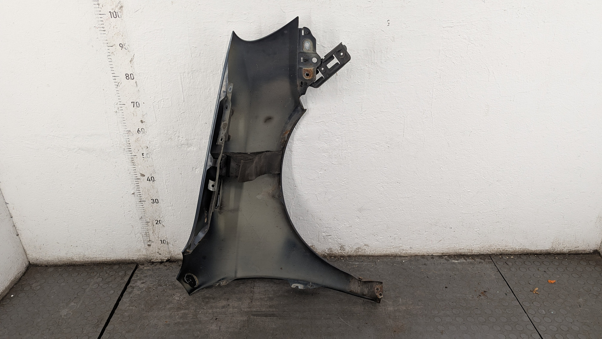 Крыло переднее левое