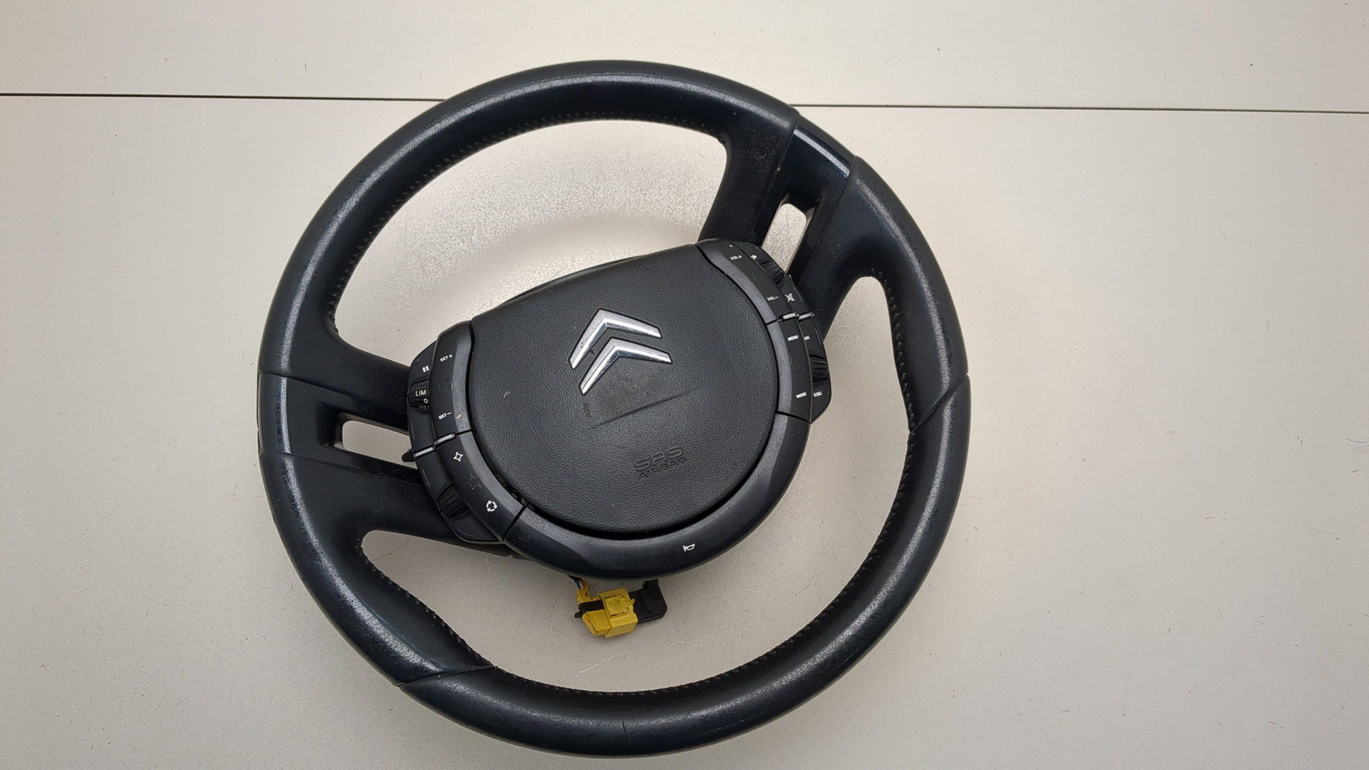 Рулевое колесо (руль)