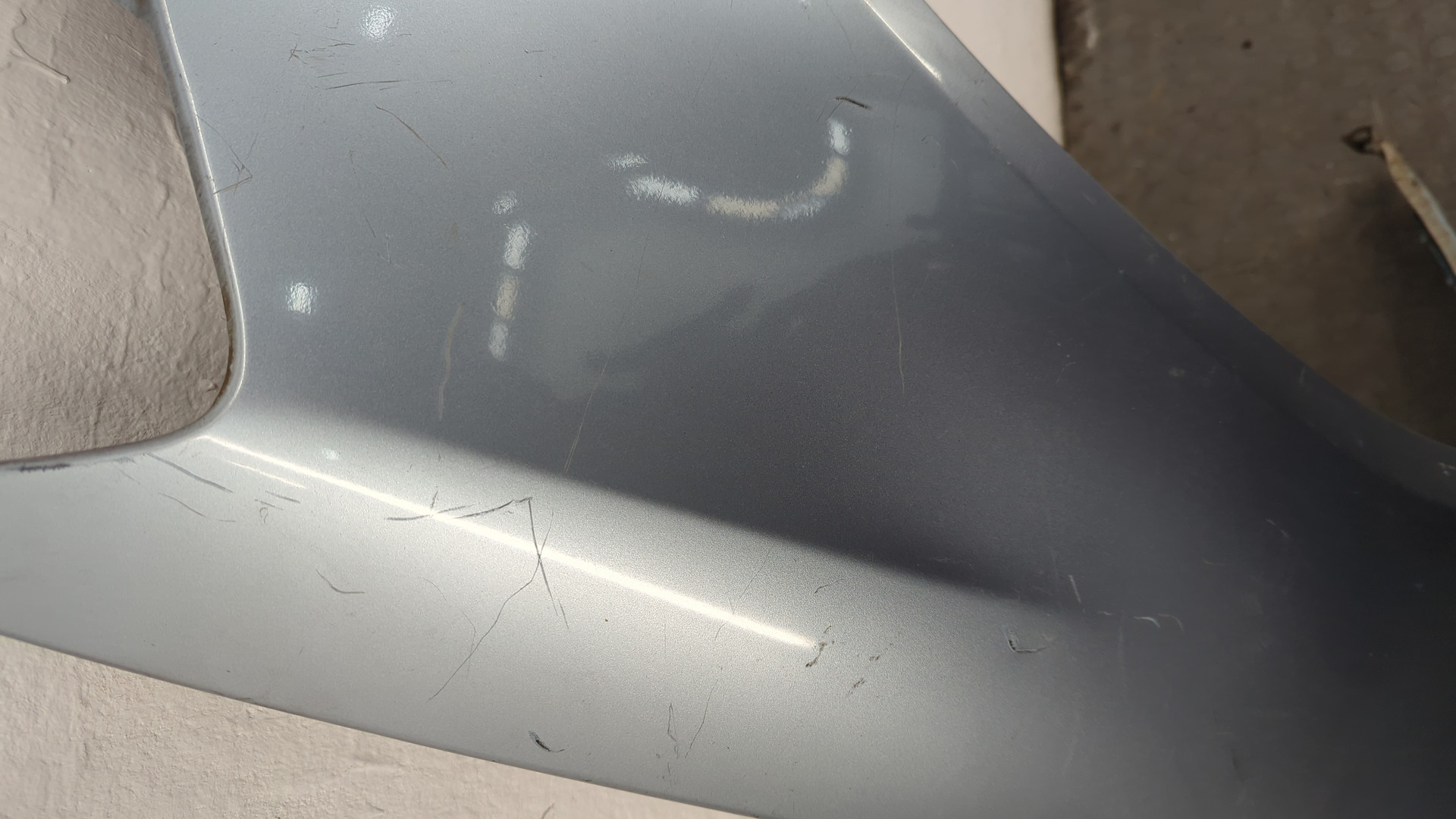 Крыло переднее правое