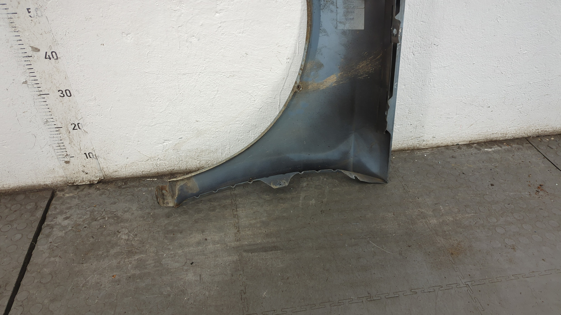 Крыло переднее правое