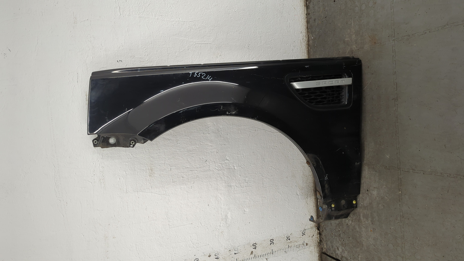 Крыло переднее левое