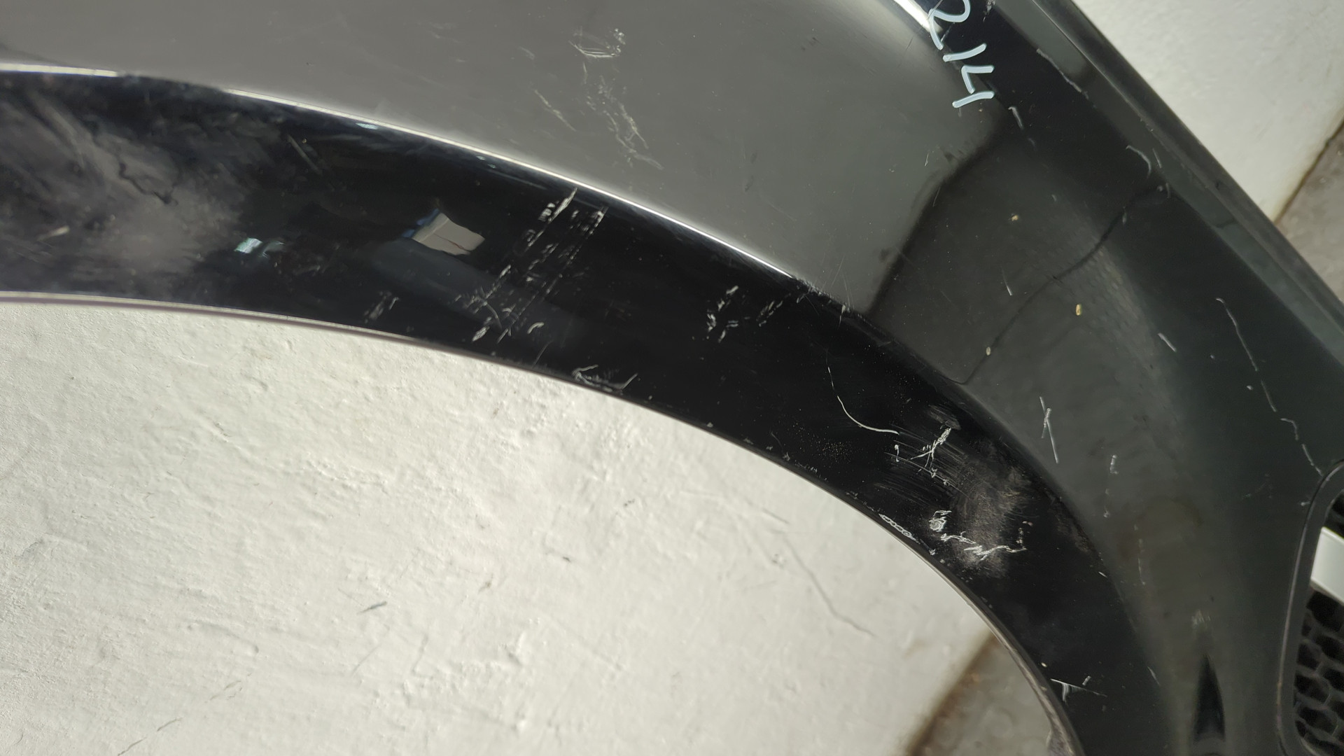 Крыло переднее левое