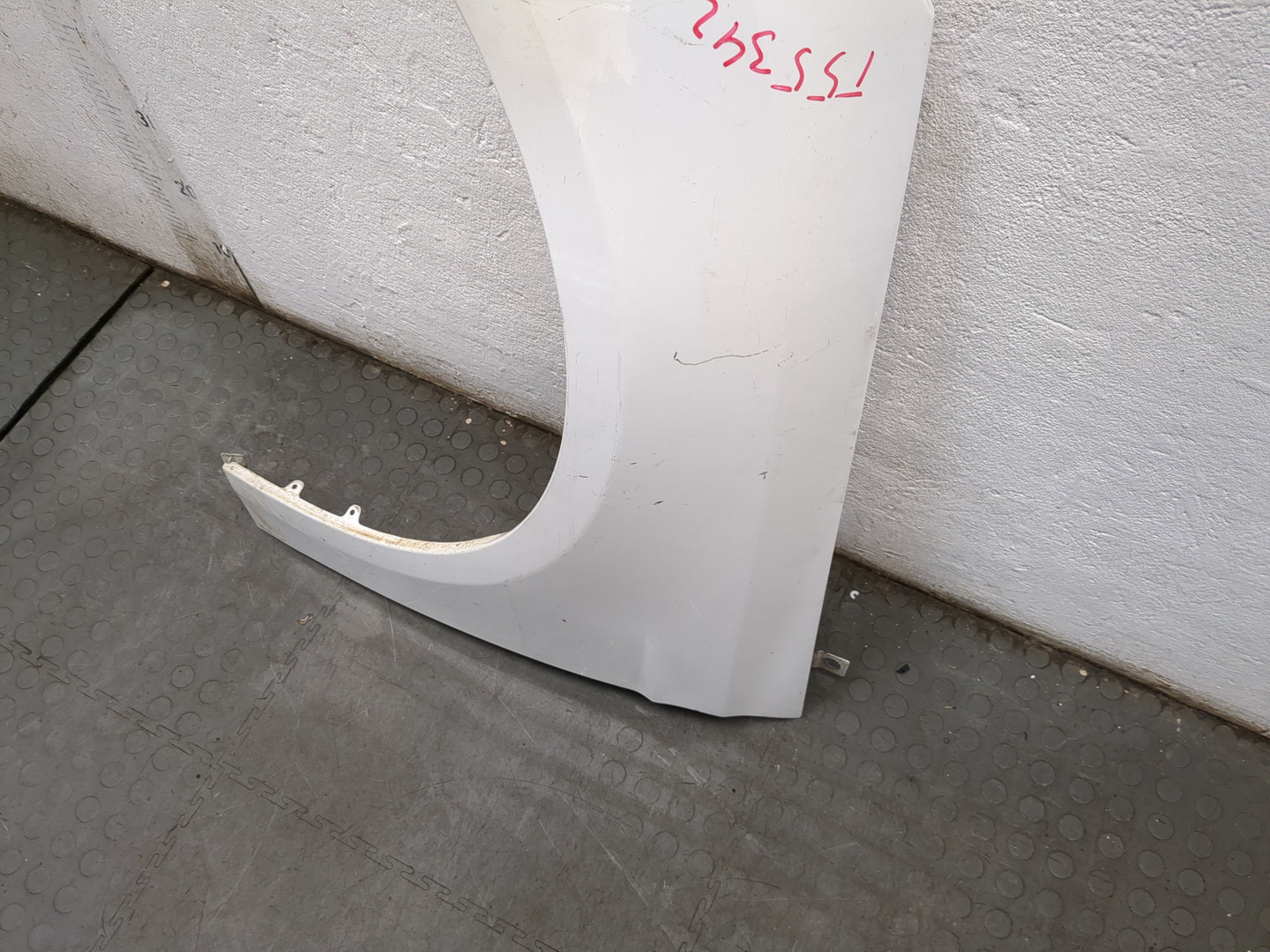 Крыло переднее левое