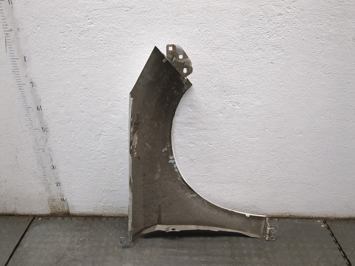 Крыло переднее левое