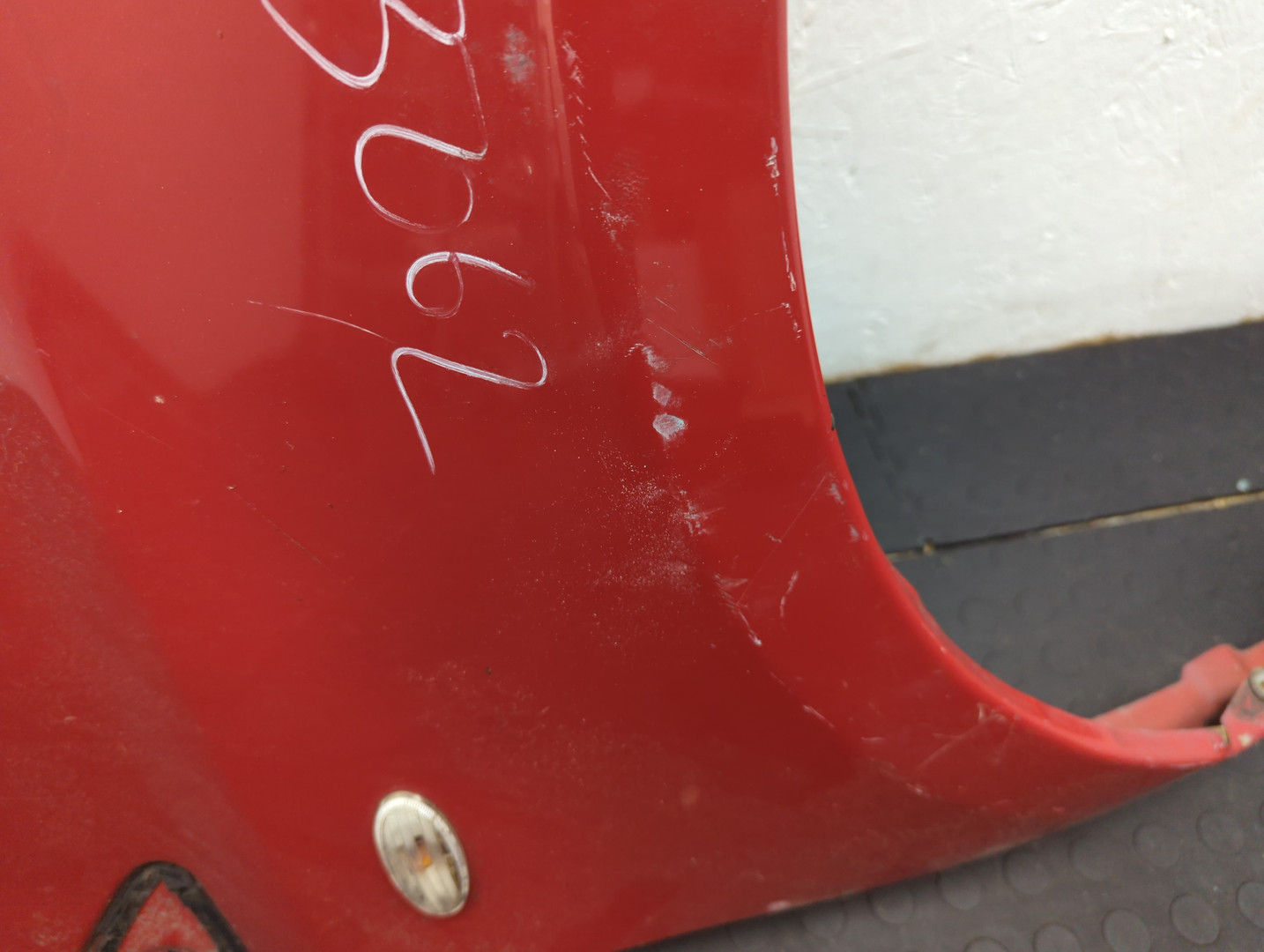 Крыло переднее правое