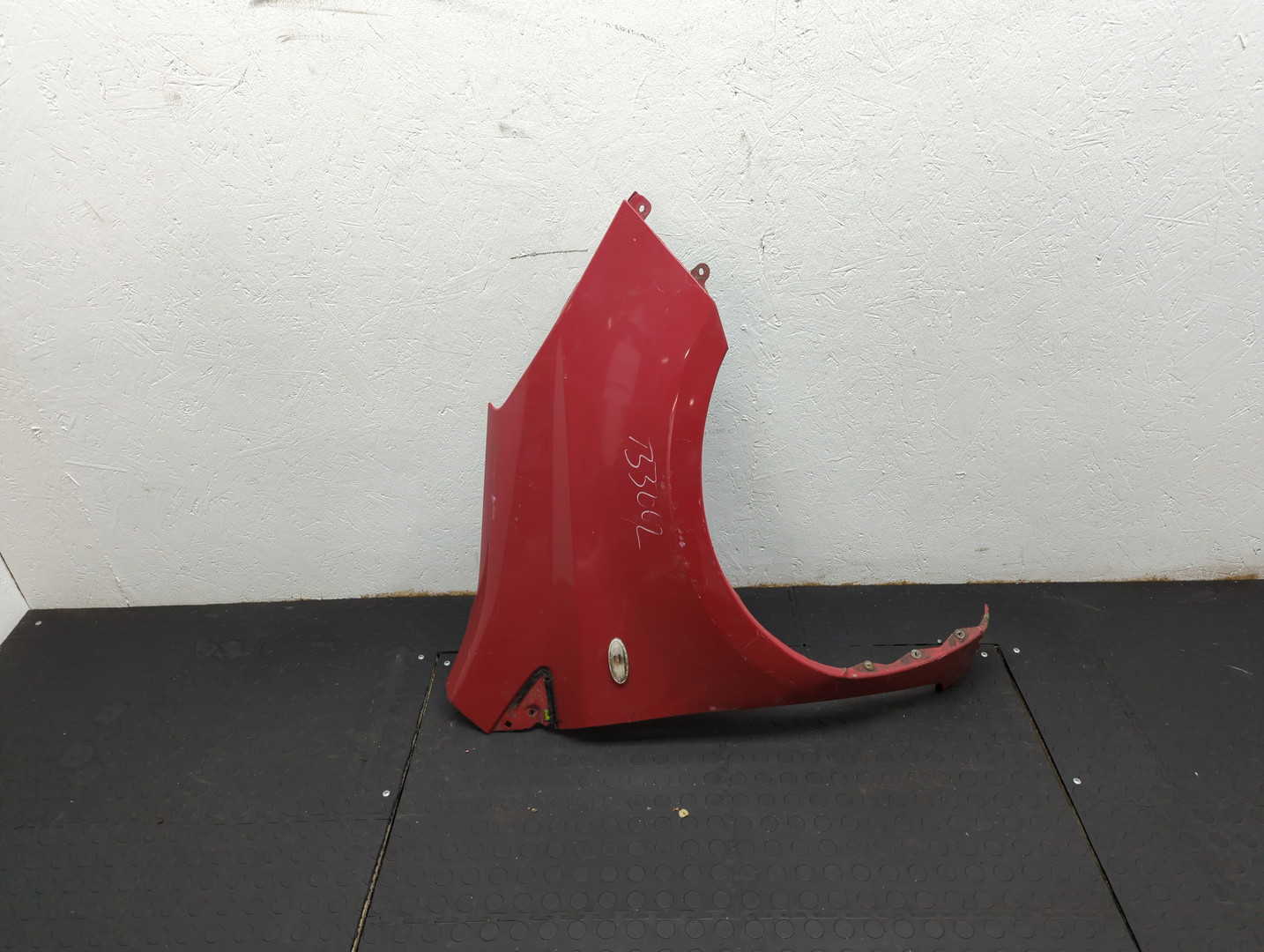 Крыло переднее правое